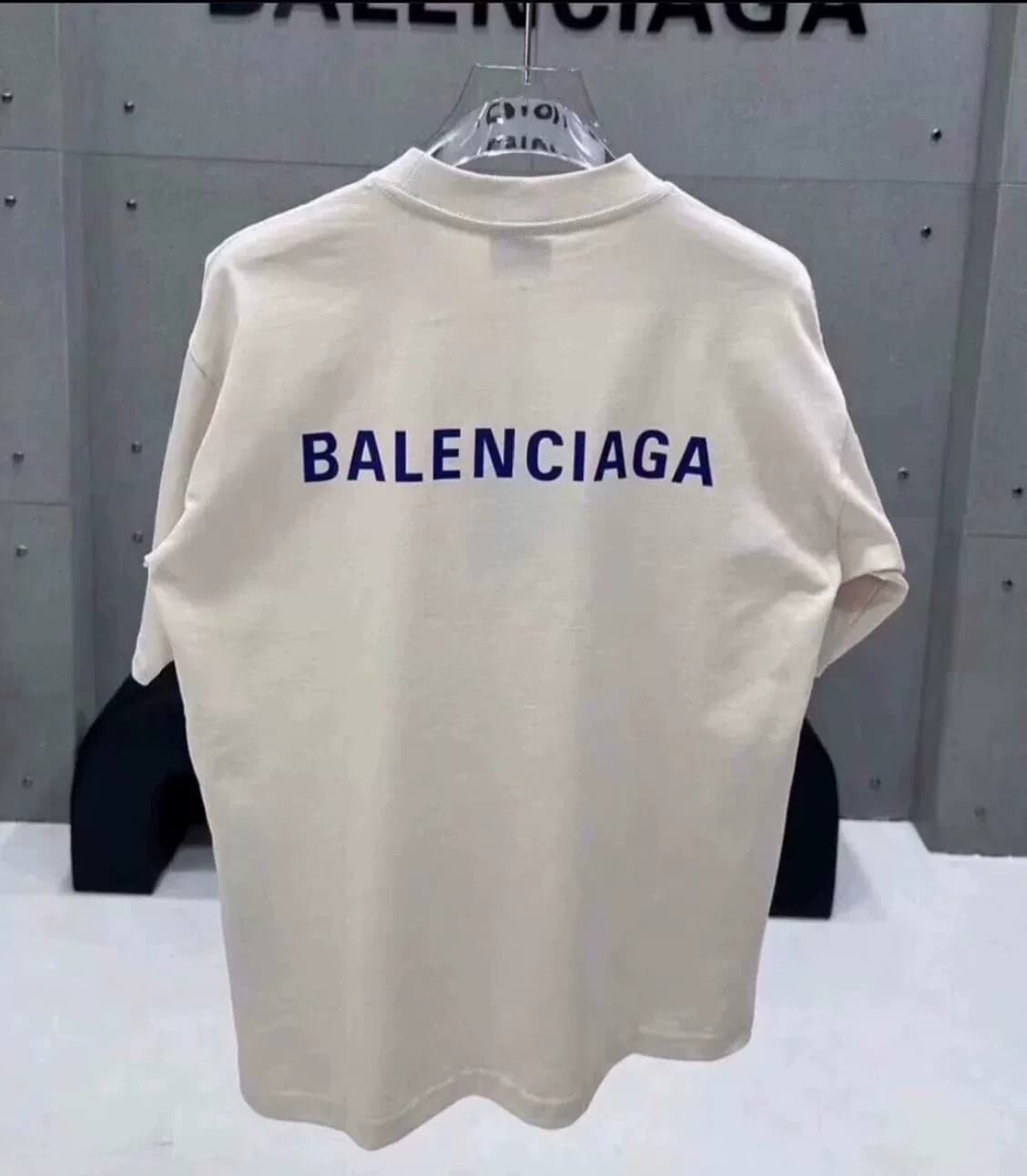 Совершенно новый и актуальный летний стиль Balenciaga с буквами спереди и сзади и логотипом Paris с короткими рукавами vibrato