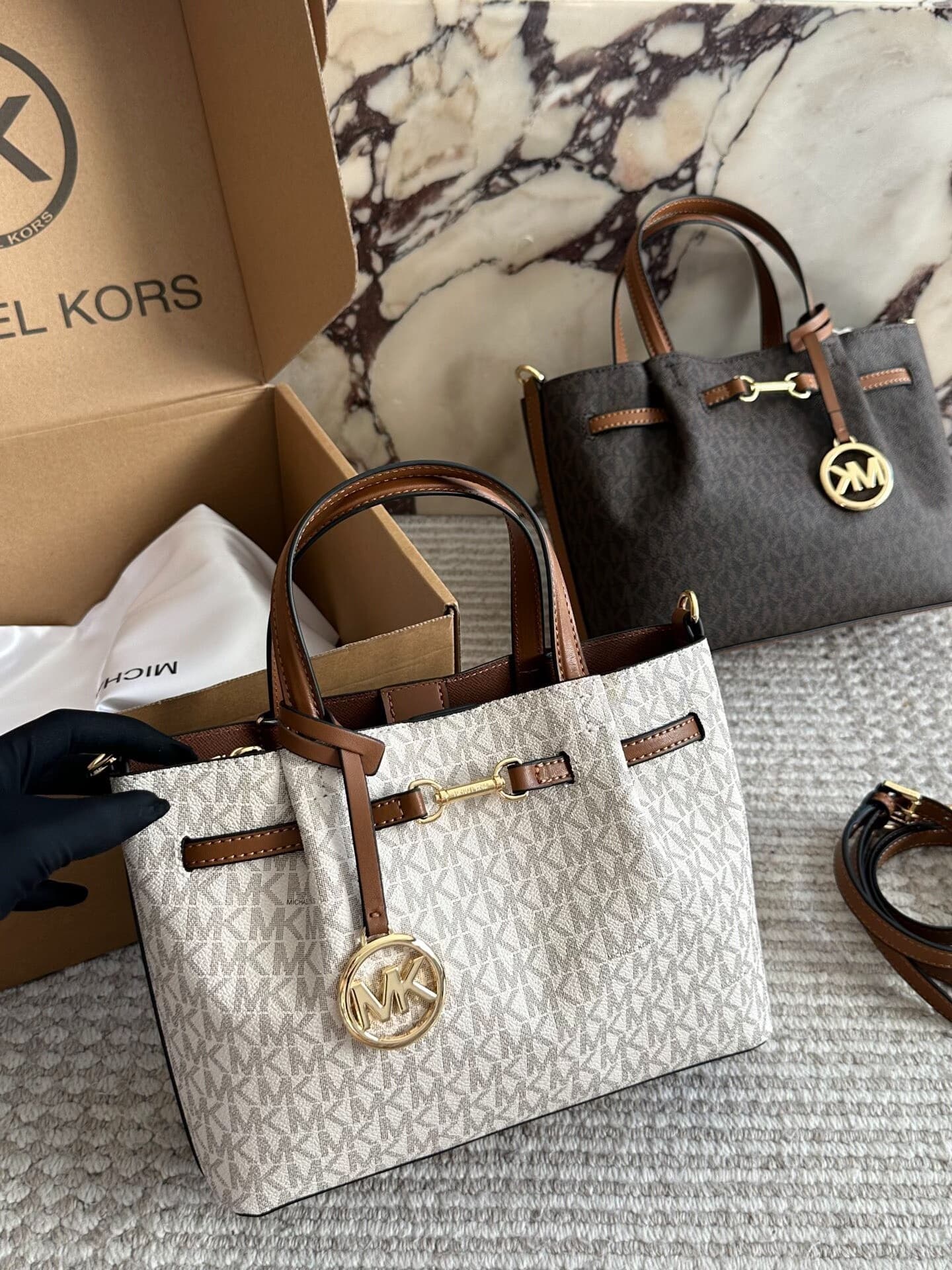 Сумка-тоут MICHAEL KORS MK для пресбиопии с классической двухцветной строчкой,