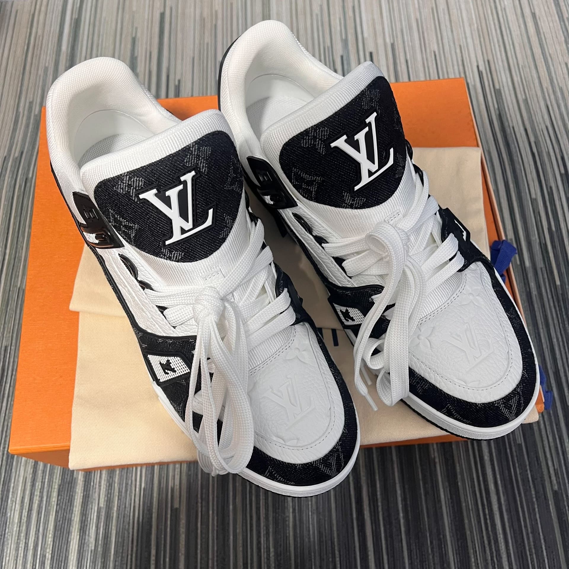 Джинсовая ткань LV trainer черно-белая 35 35,5 36 36.