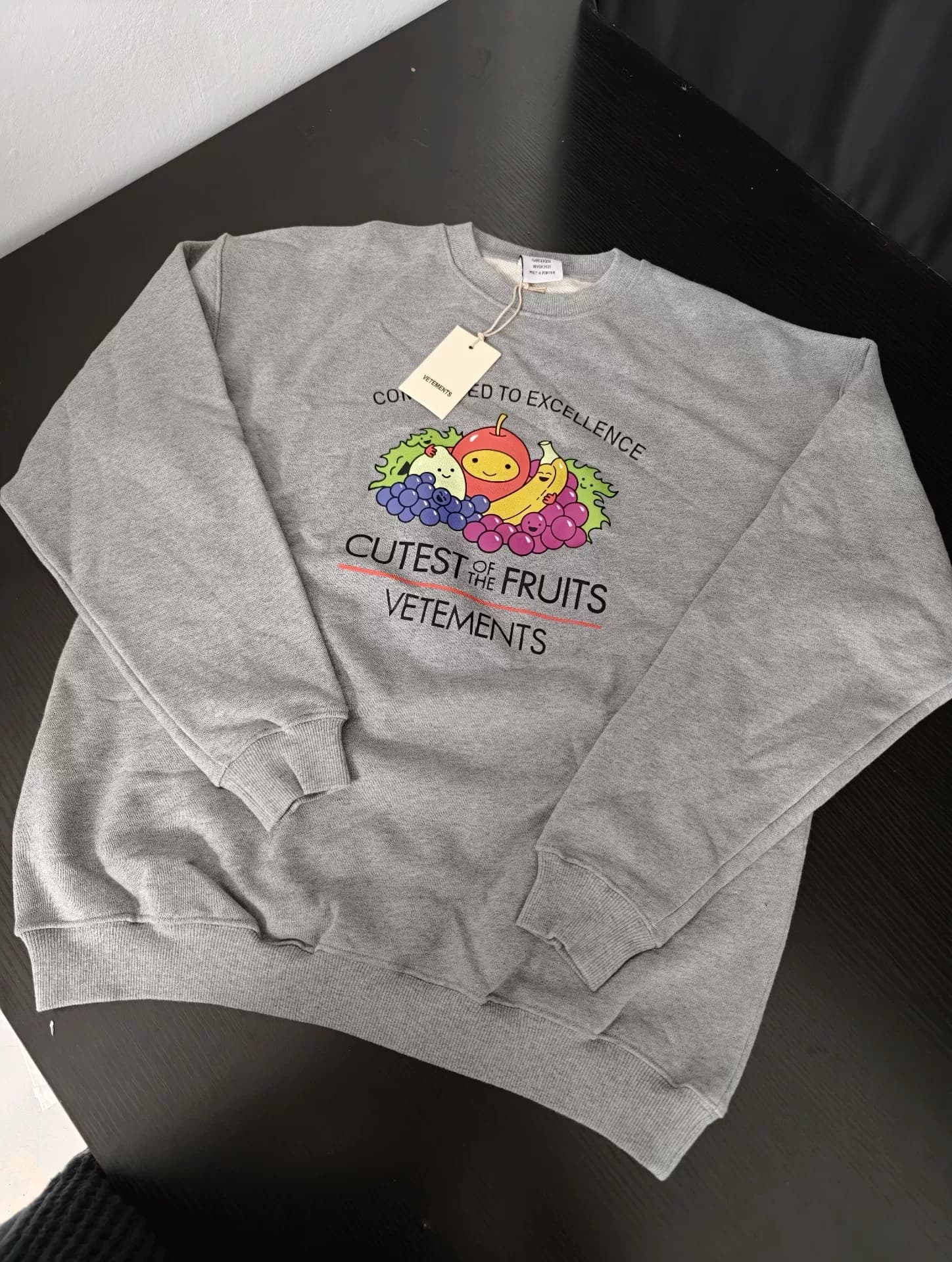 Свитер с нашивкой VETEMENTS Fruit Party с круглым вырезом и длинным рукавом