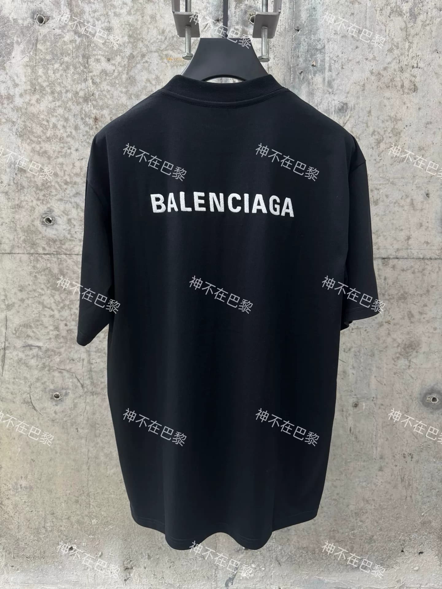 Оригинальная версия классического логотипа Balenciaga Balenciaga с вышитыми буквами спереди и сзади