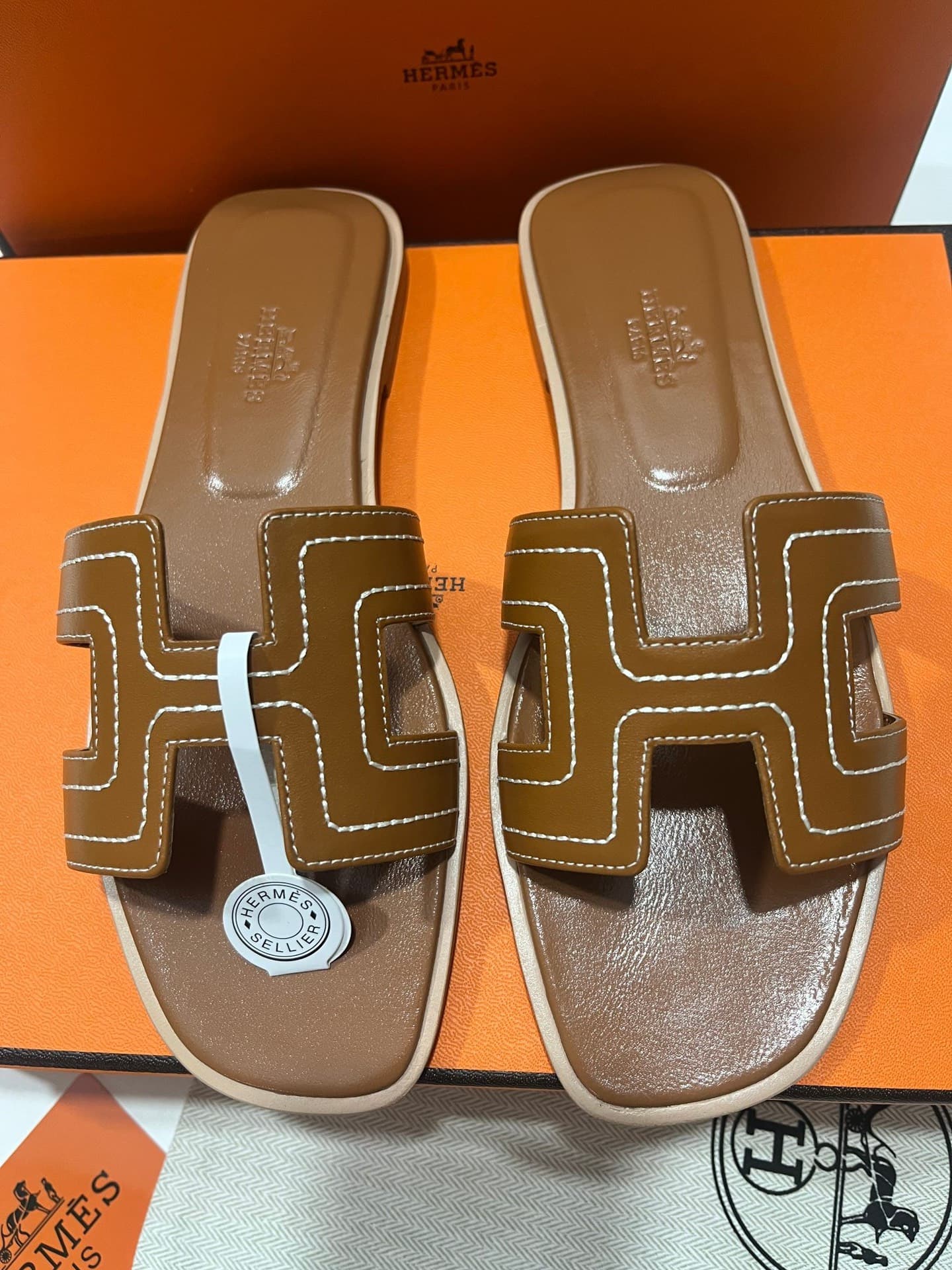 Тапочки Hermes Hermes H Коричневые совершенно новые аксессуары дополняют образ леди одним словом