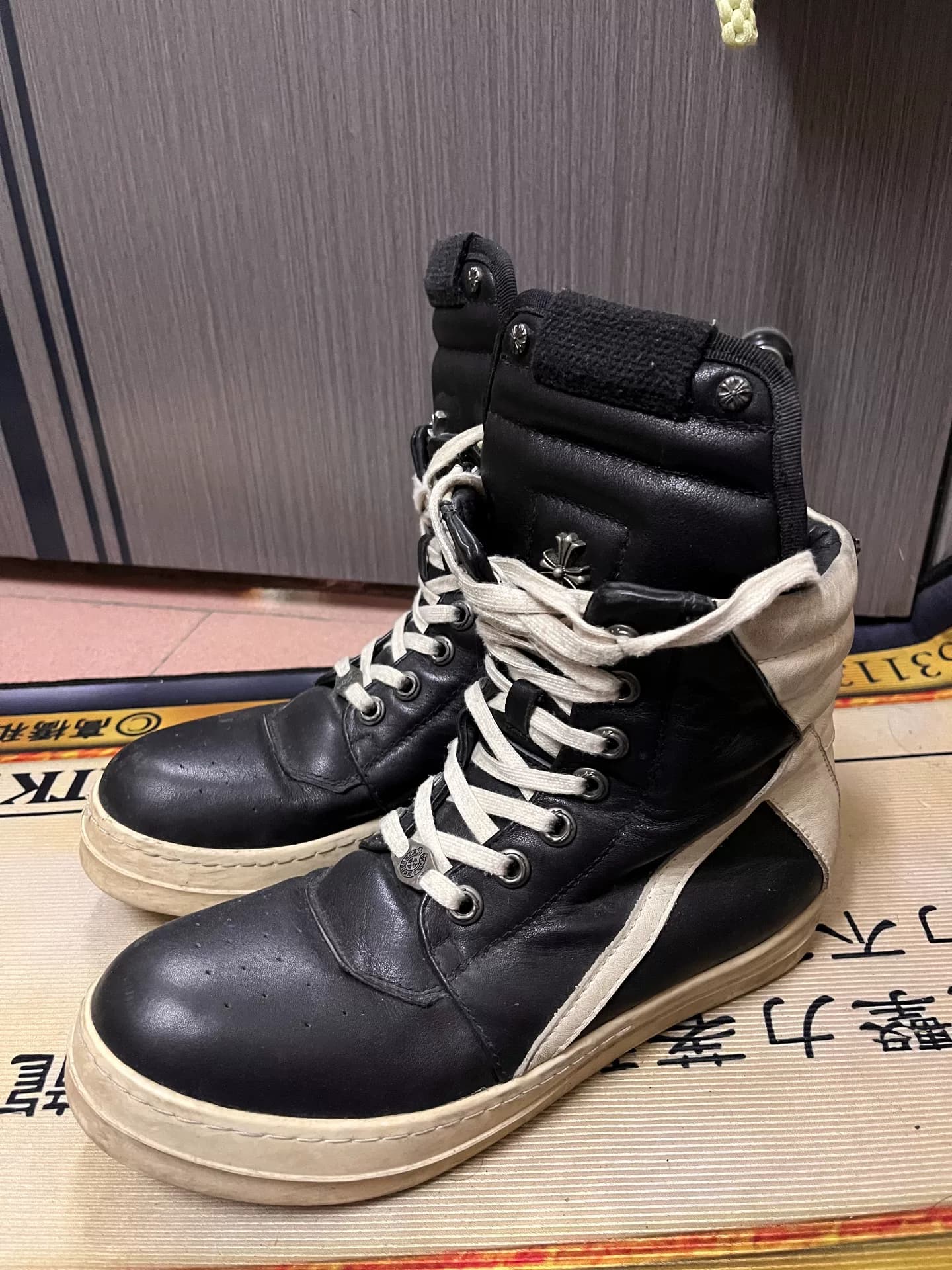 Название сустава Guangzhou rickowens inverted triangle Croxin невозможно носить, поэтому он продается. Цвет указан на картинке.