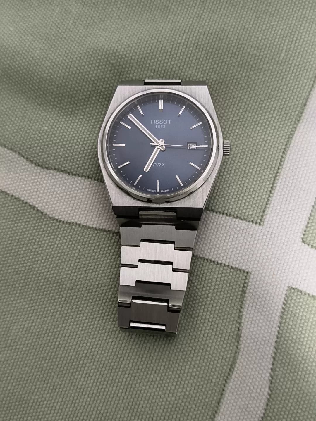 Британские мужские часы Tissot PRX Super Player blue disc, ремешок из нержавеющей стали, диаметр 40 мм, кварцевый механизм, с индикацией календаря, о…