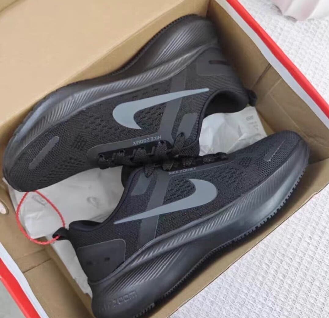Совершенно новая повседневная спортивная обувь Nike, кроссовки для бега, мужская обувь, купленная по первоначальной цене более 500 долларов, уже неск…