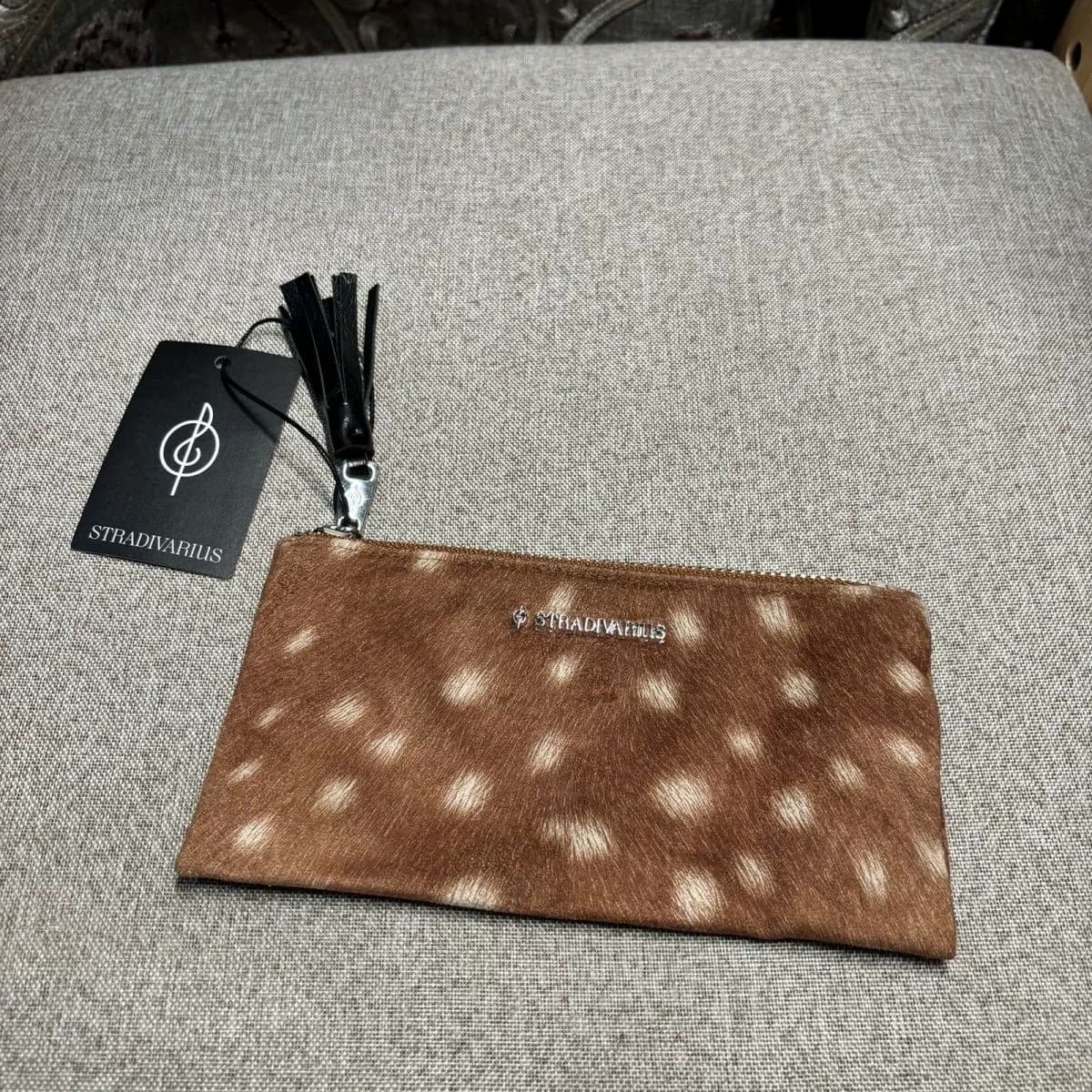 Кошелек для монет STHADIVARIUS fawn, модель с пятнистой текстурой, абсолютно новый, с биркой, хорошо сохранился, никогда не использовался, на молнии,…