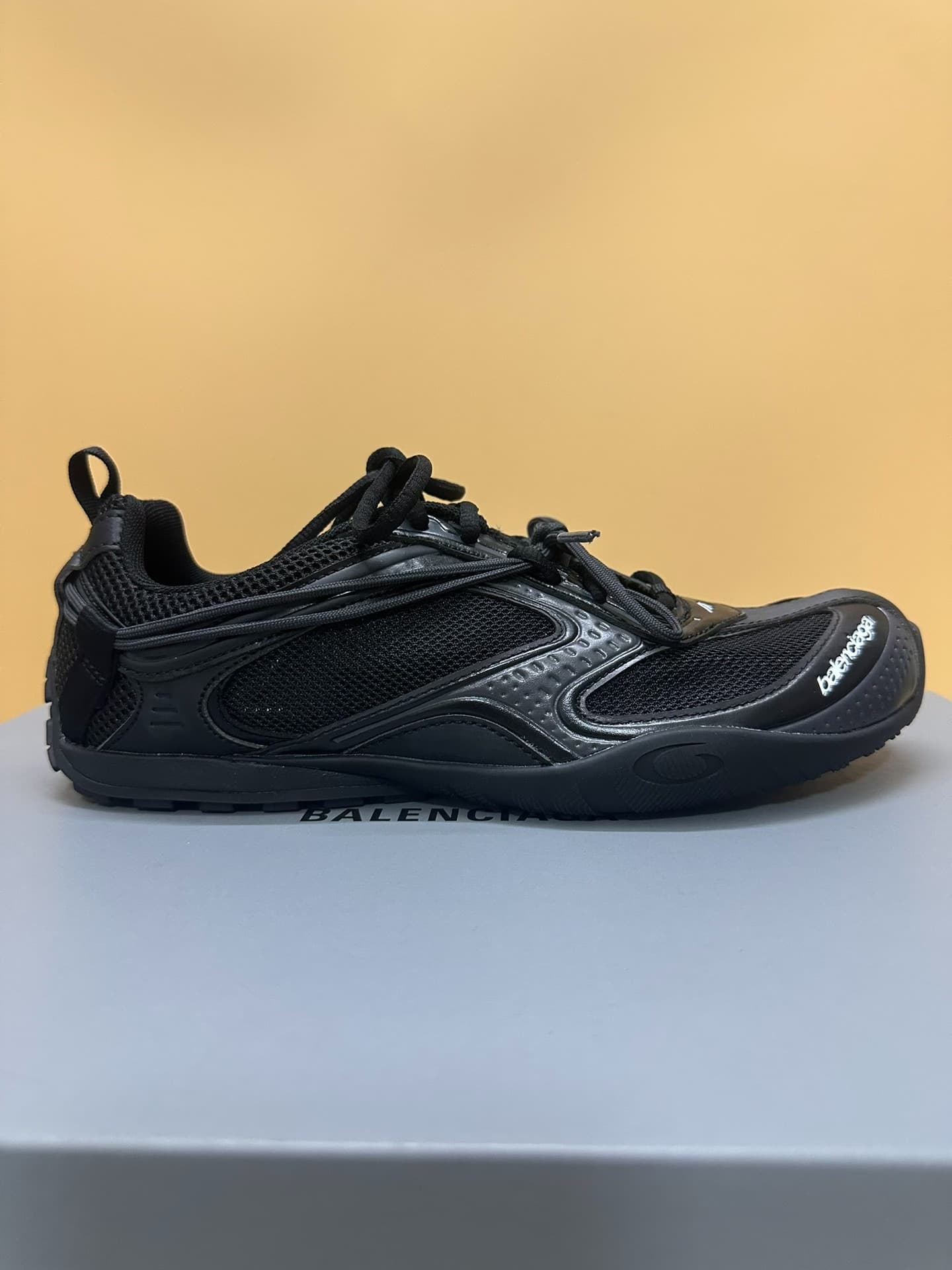Balenciaga Balenciaga Radar с круглой головкой на шнуровке с эффектом старины