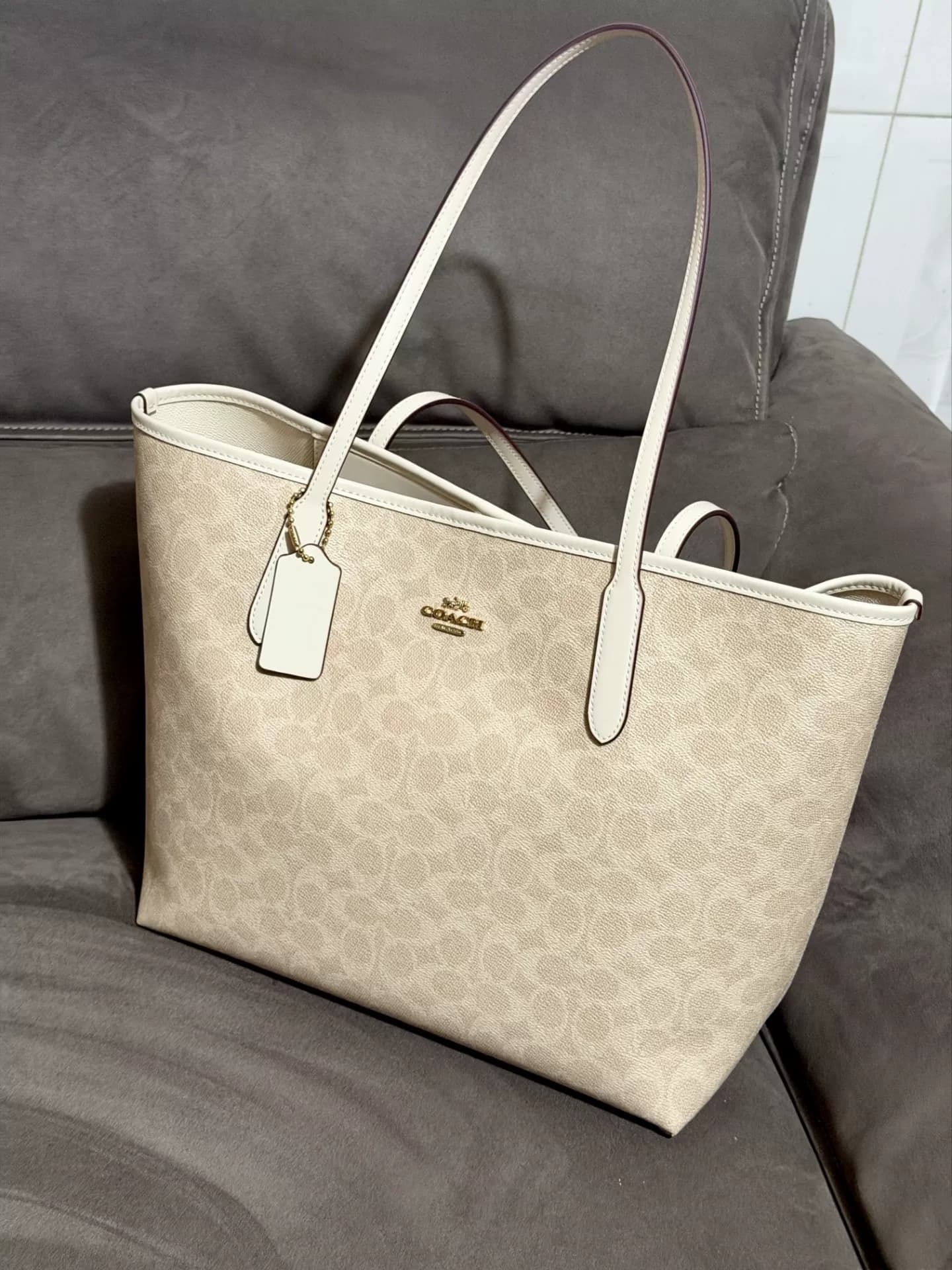 Сумка-тоут из натуральной кожи COACH Coach City33|Классический бежевый цвет для пресбиопии