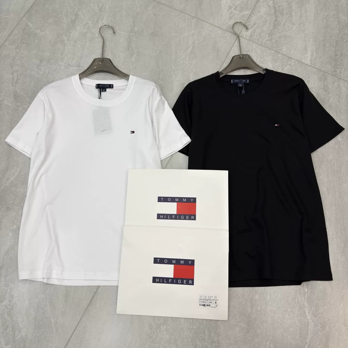 Вышитая футболка Tommy с короткими рукавами
