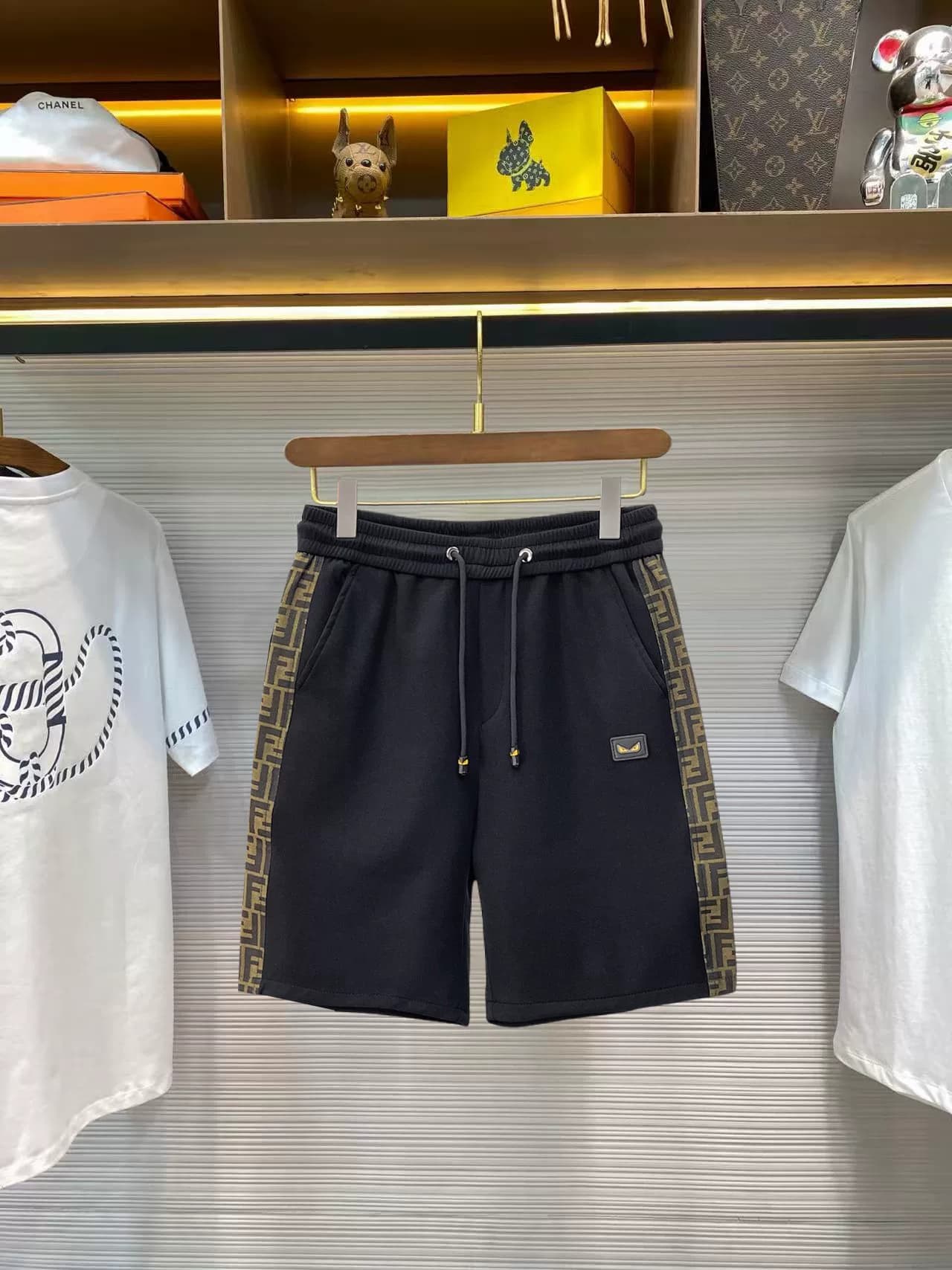 Топовая версия Fendi дополнена тремя стандартами. Летняя новинка 2026 года в стиле кэжуал для мужчин