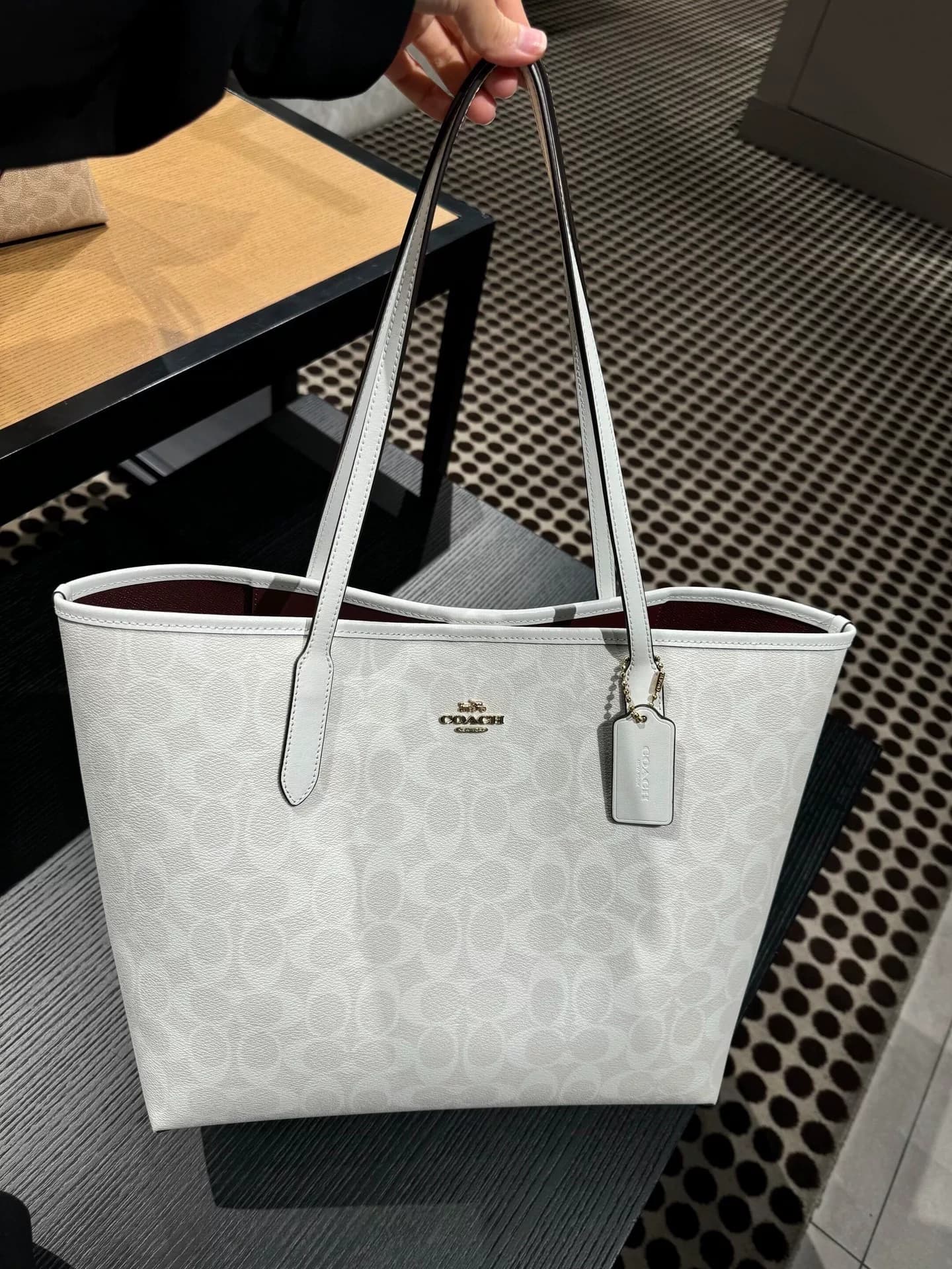 Подлинная совершенно новая сумка Ole COACH Tote bag City33 Glacier White большая сумка-тоут