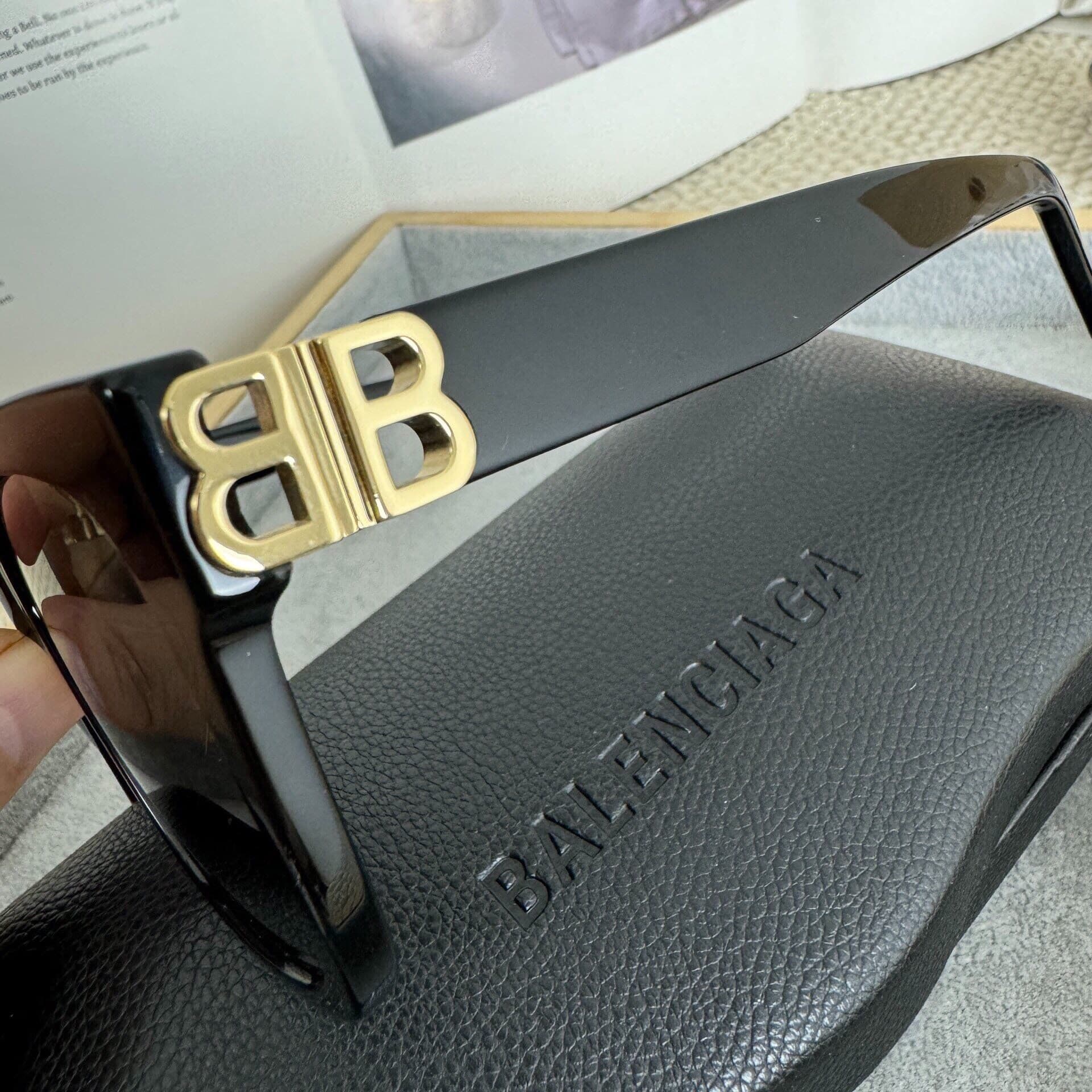 Передайте совершенно новые аутентичные солнцезащитные очки Balenciaga Balenciaga BB0102SA