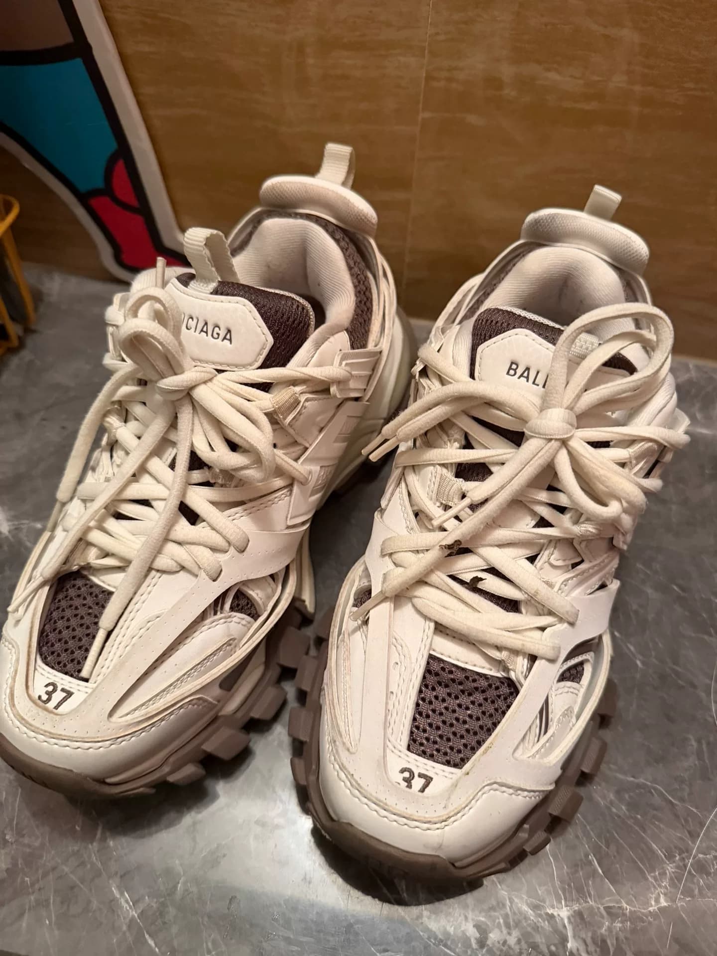 Кроссовки Balenciaga Track daddy белого и коричневого цветов в тон 37-му размеру личной обуви