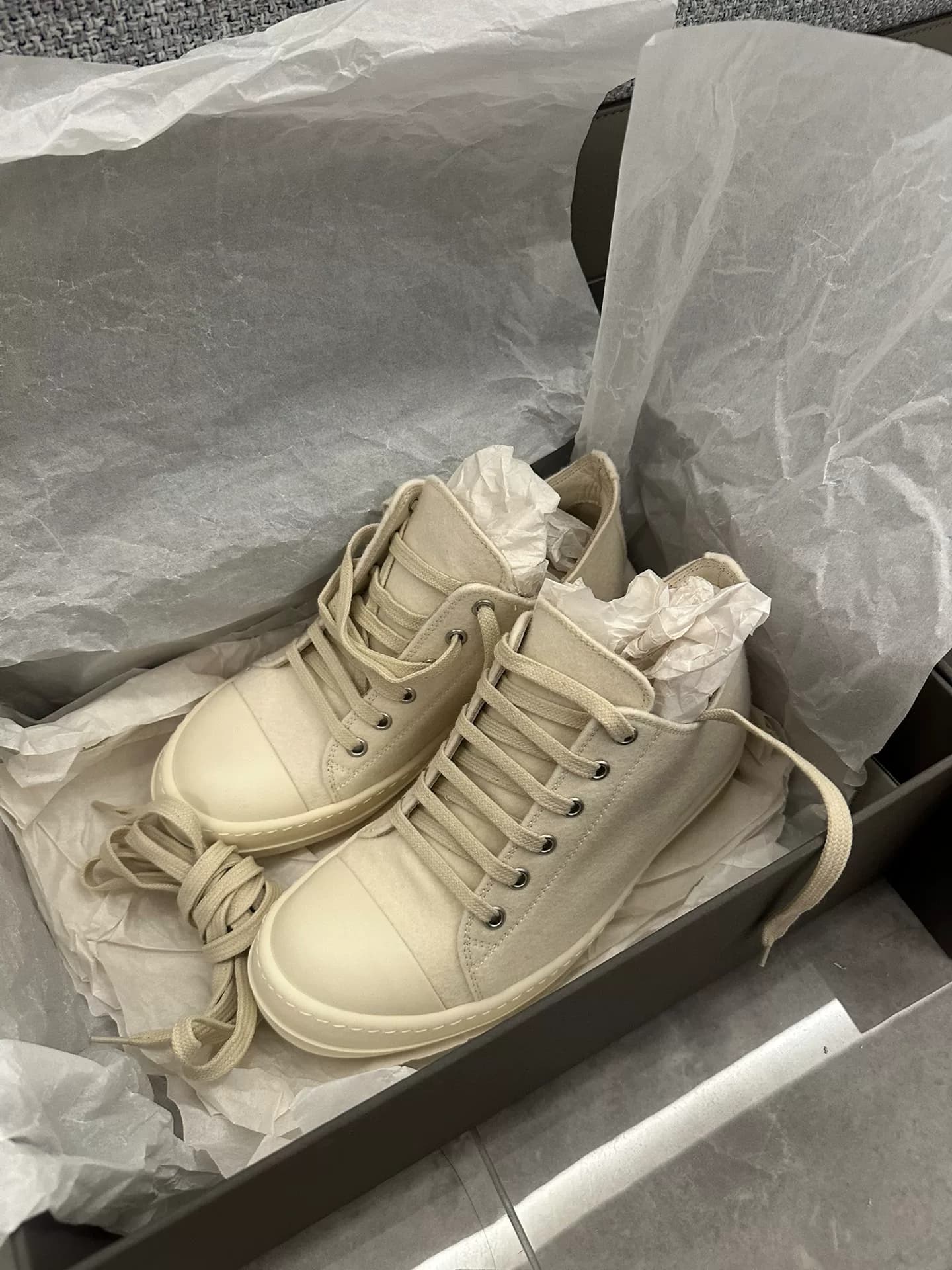 Парусиновые туфли Rick Owens main line молочно-белого цвета с низким берцем