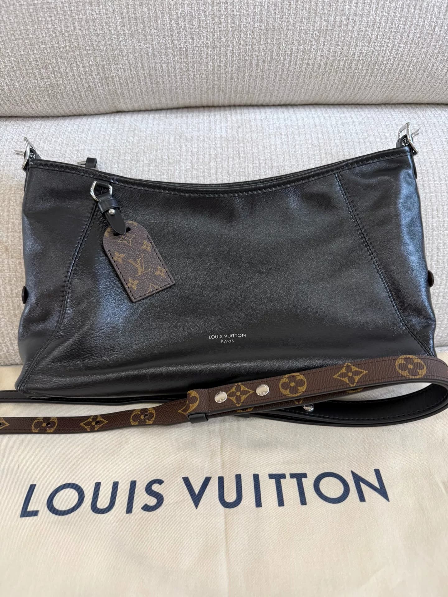 Сумка LV Carryall Black Samurai горизонтального исполнения, черная овчина, модель chip.Встречный ввод