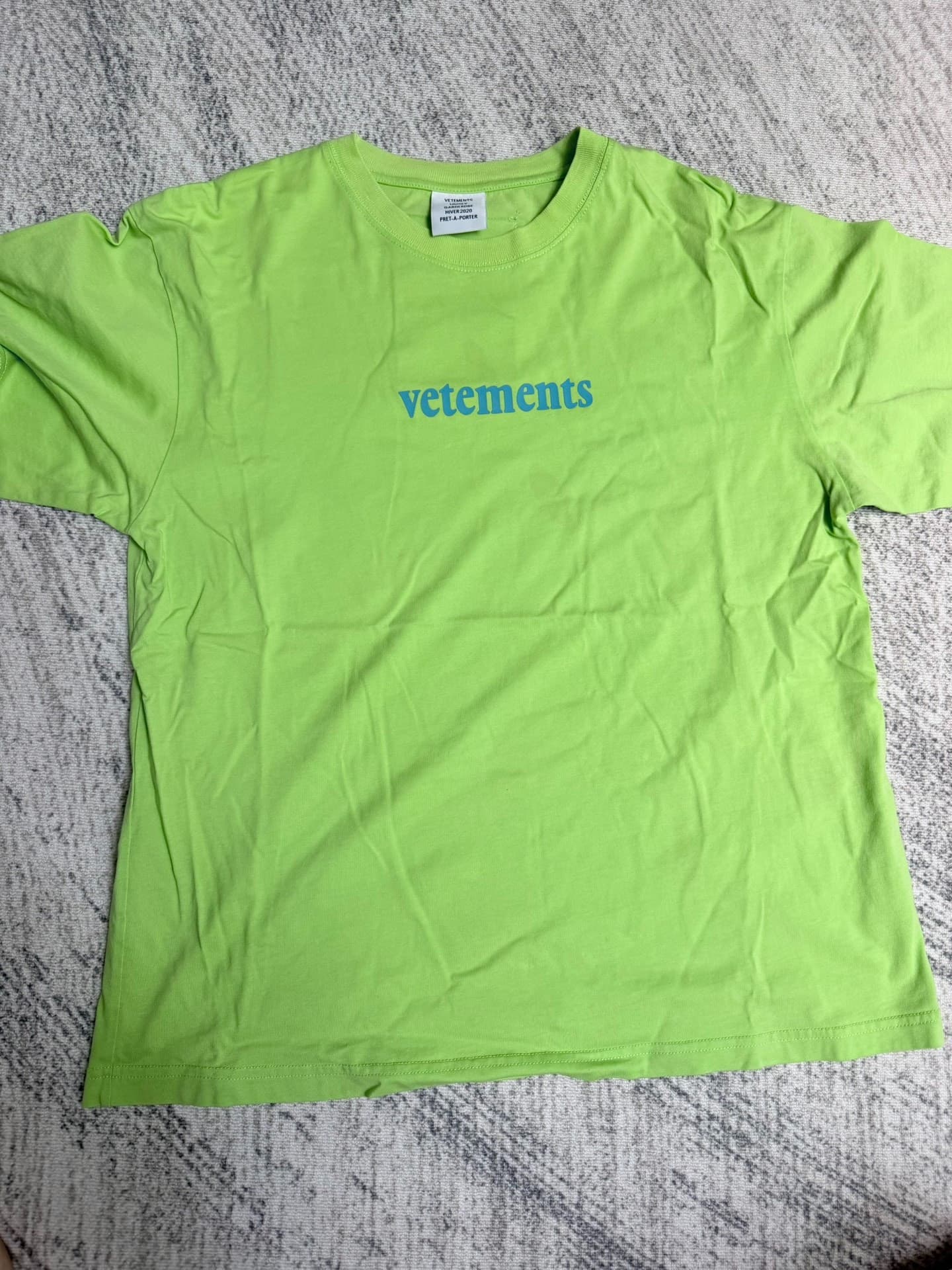 Оригинальная футболка Apple green из магазина Vetements в Китае, размер S