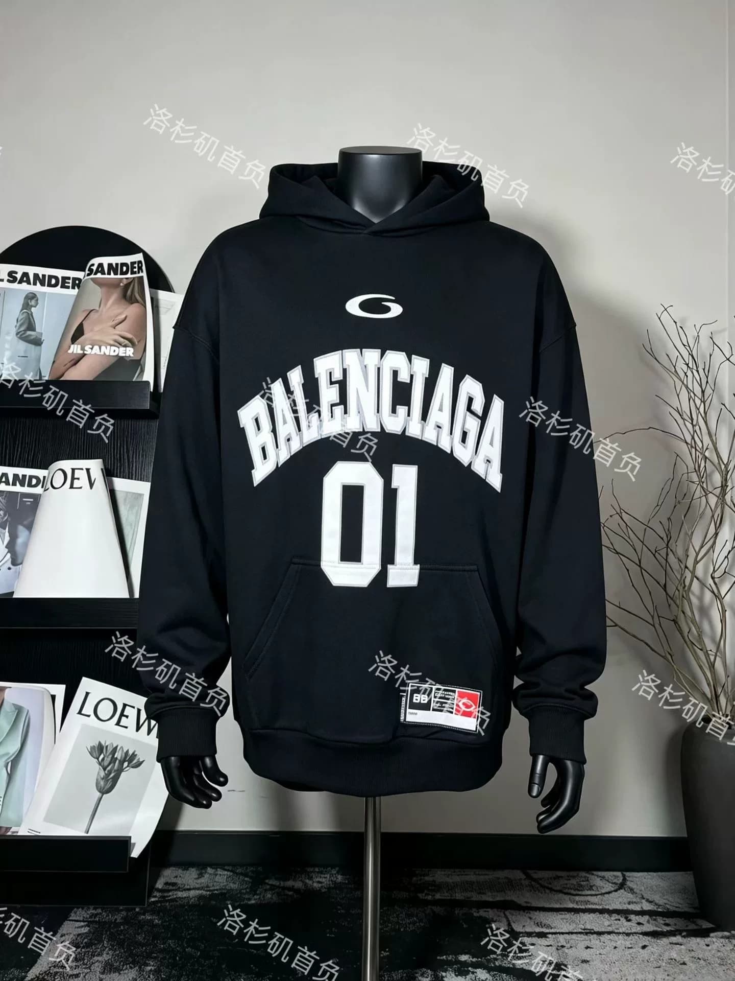 Баленсиага Balenciaga Joint 01 С принтом и вышитым буквенным логотипом на капюшоне