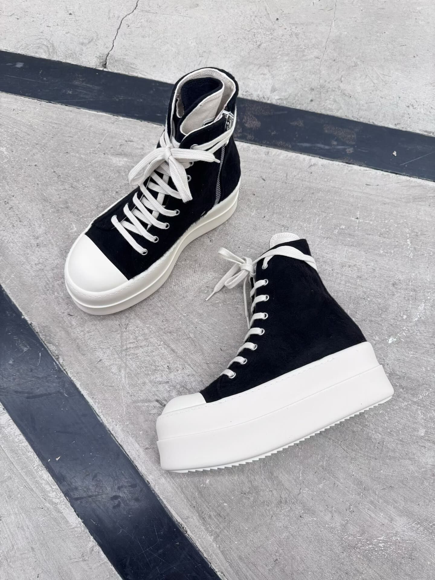 Обратите внимание на большие ботинки converse Rick owens на толстой подошве без перевернутого треугольника