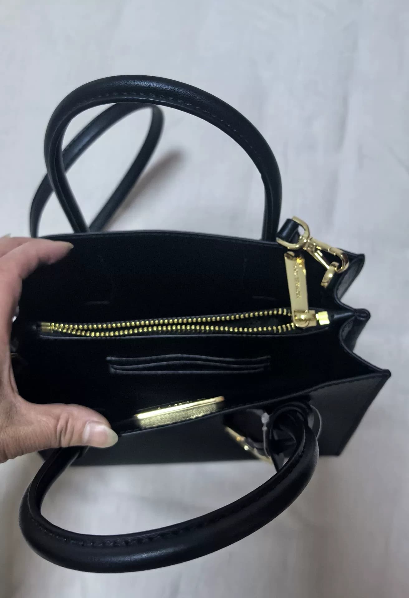 Совершенно новая женская кожаная сумка из натуральной кожи MK black, маленький размер, длина по низу 22 см, золотой размер, переносная
