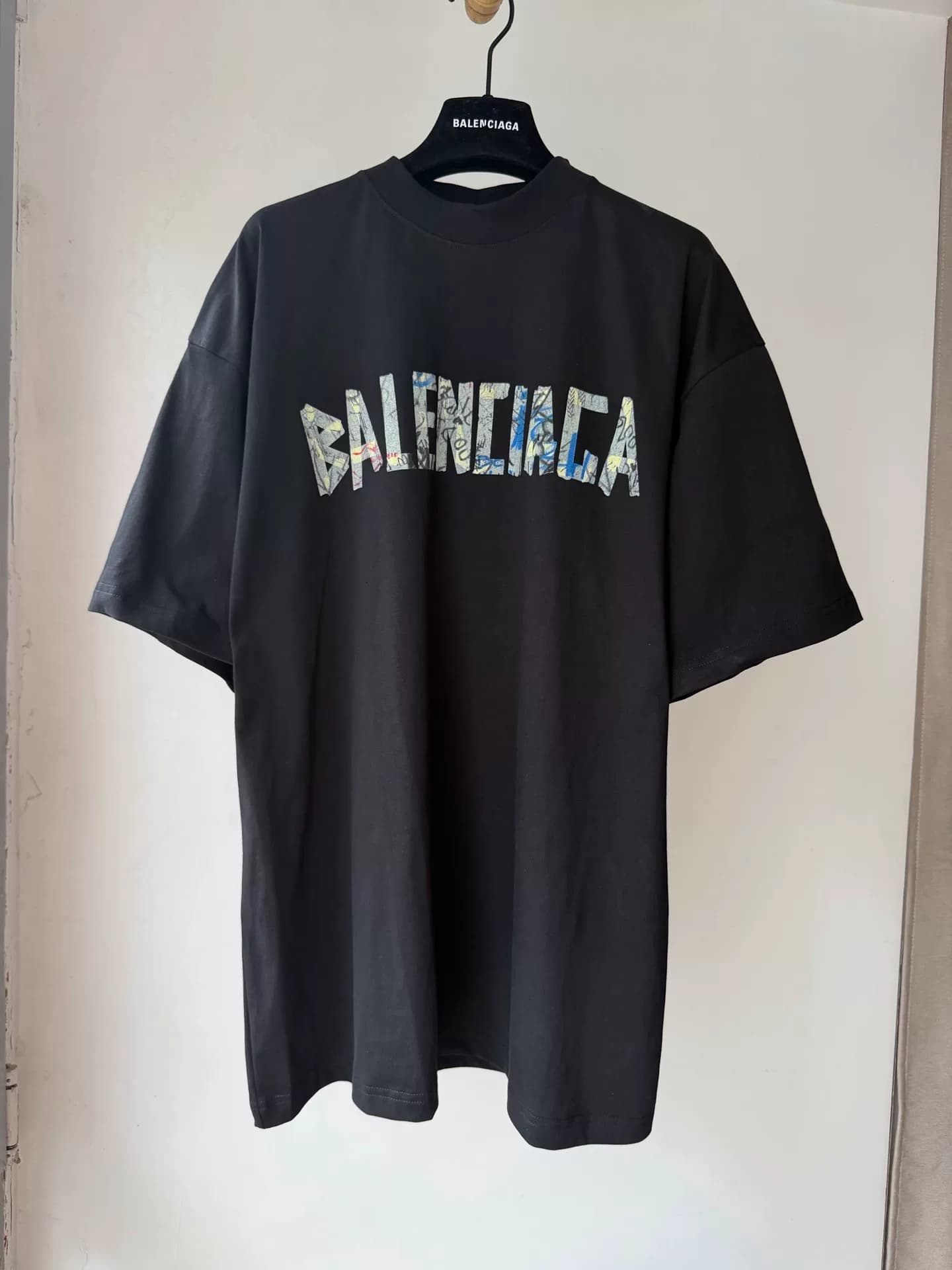 Трикотаж с буквенным принтом и логотипом Balenciaga Balenciaga Tape