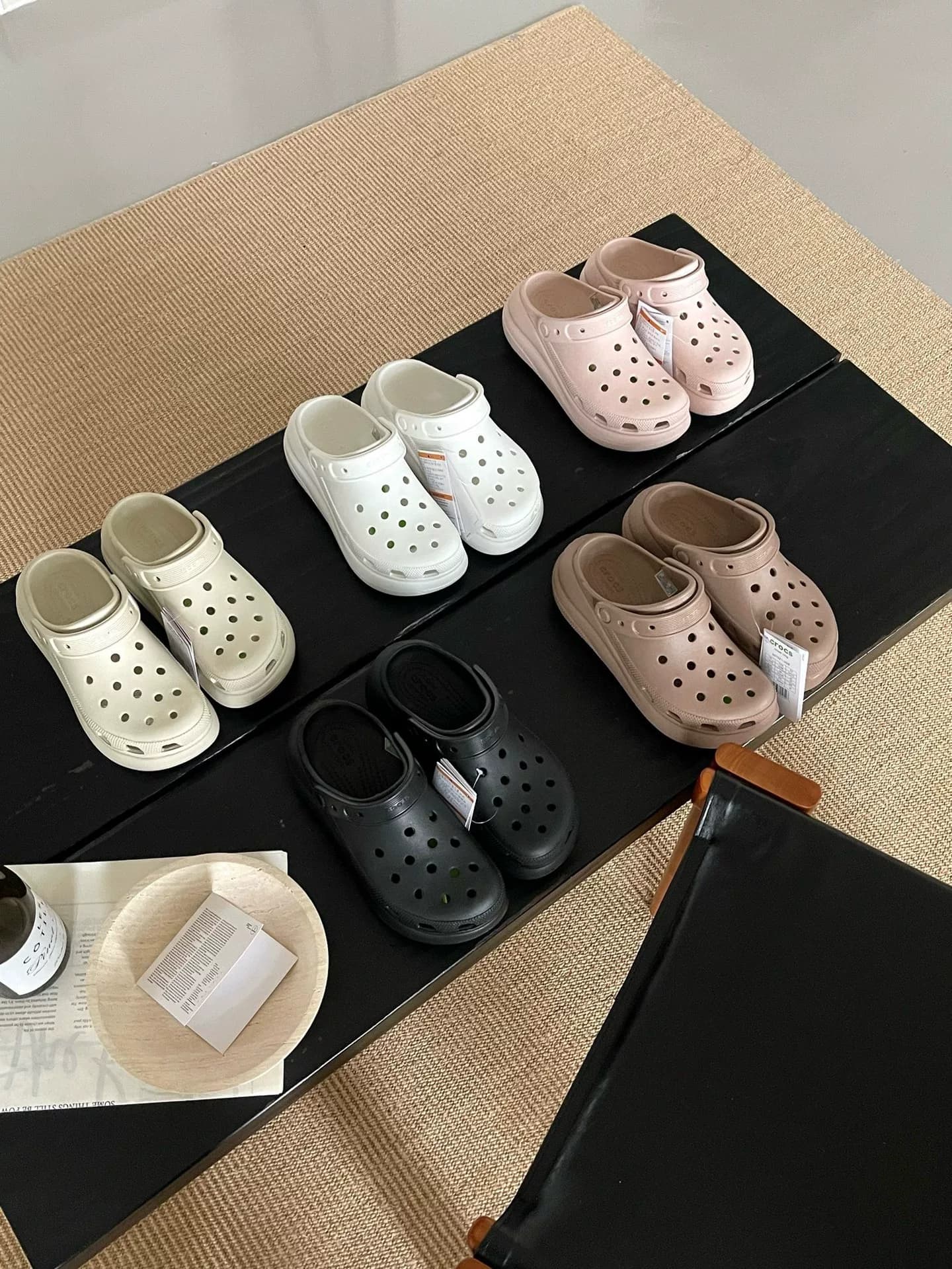 Совершенно новые туфли CROCS CROCS puff с дырками на толстой подошве