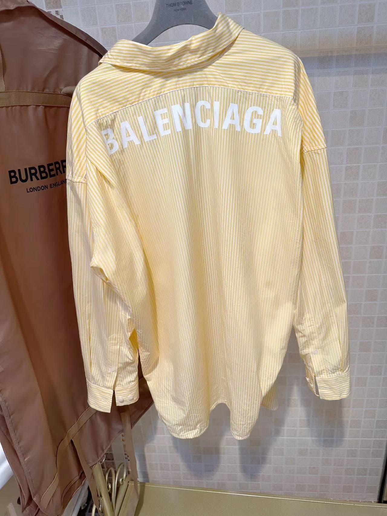 Рубашка Balenciaga counter подлинная, совершенно новая, размер 34, можно носить очень свободно, осмотр, сделка с сокровищами