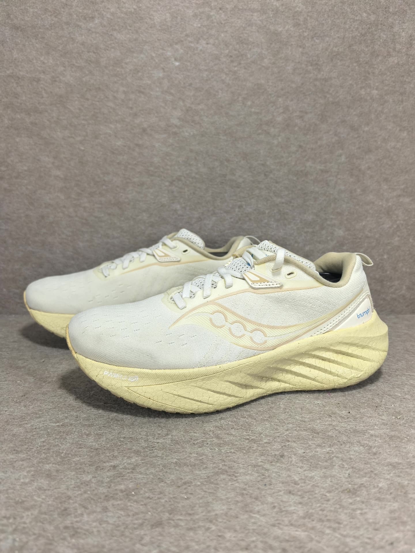 Кроссовки Saucony Saucony Victory 22 Темно-белые, размер 39