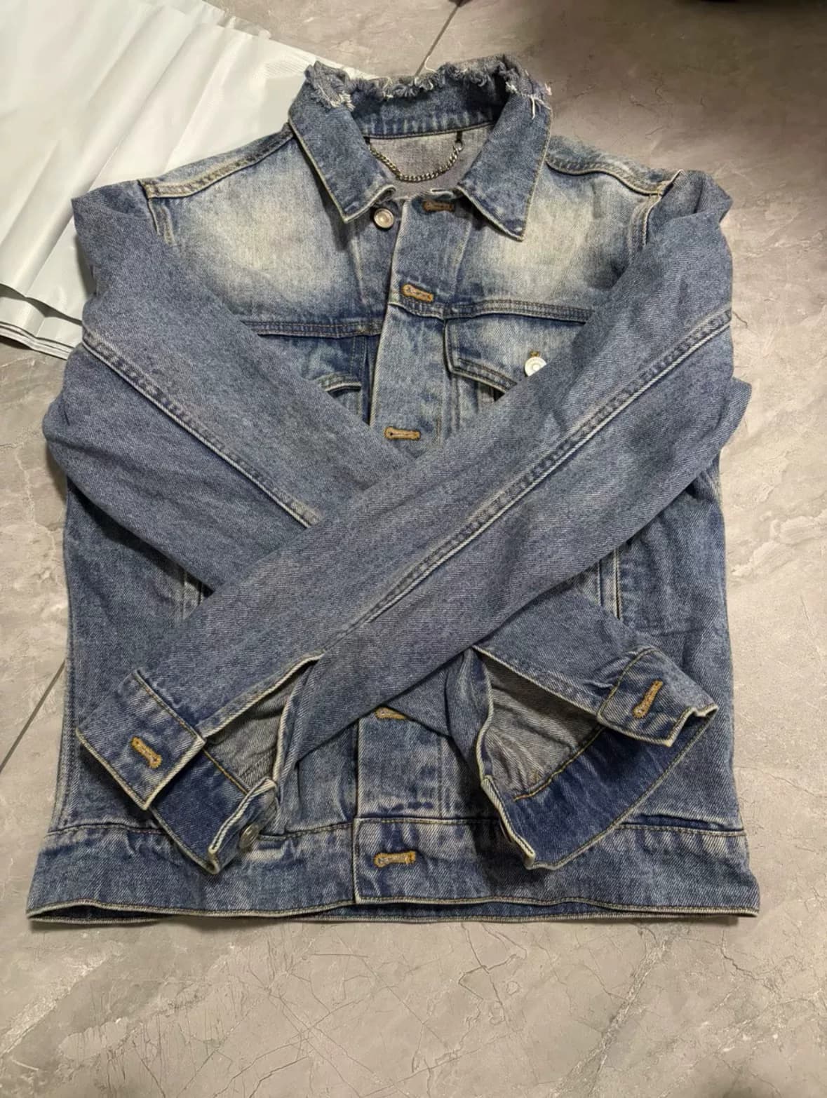 Почти новая джинсовая куртка Balenciaga от Balenciaga, 2017 года выпуска