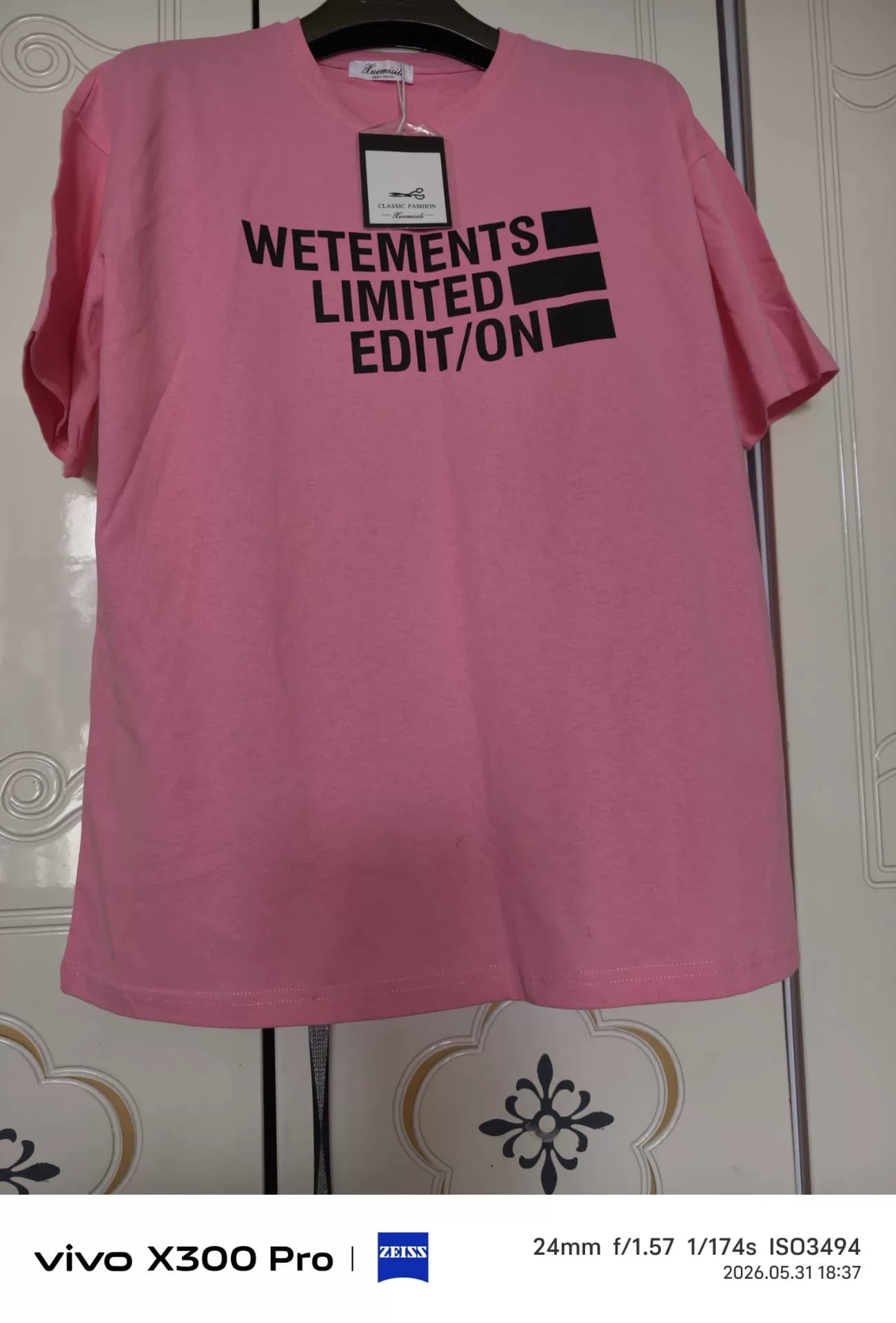 Совершенно новая розовая футболка Vetements с короткими рукавами, размер xs, бирка все еще не надета
