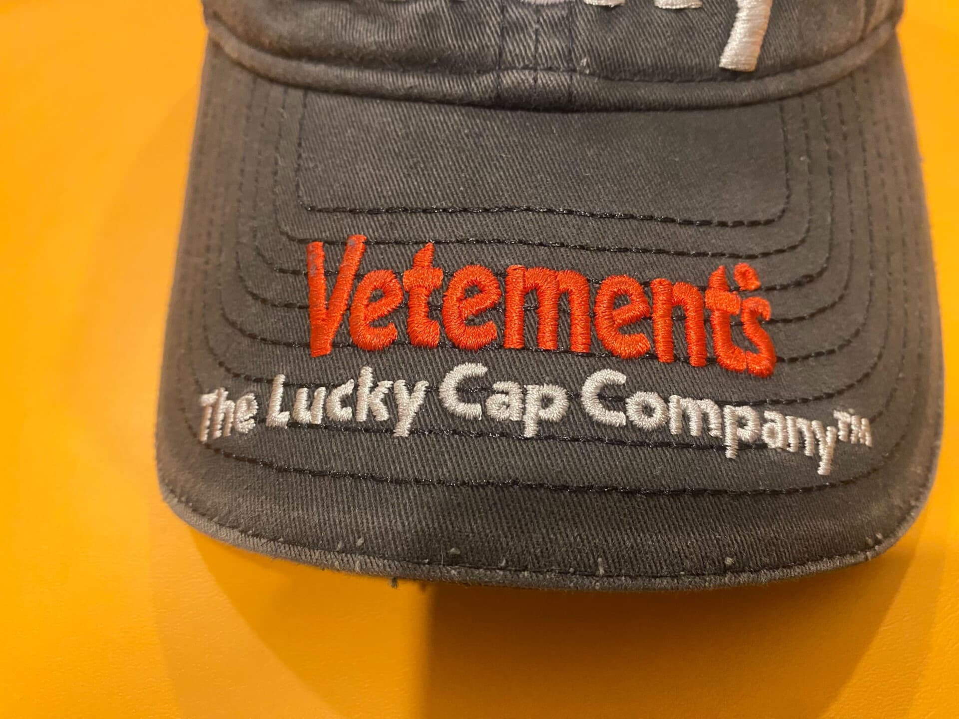 Почти новенькие Vetements, мне подарили счастливую шляпу, воду