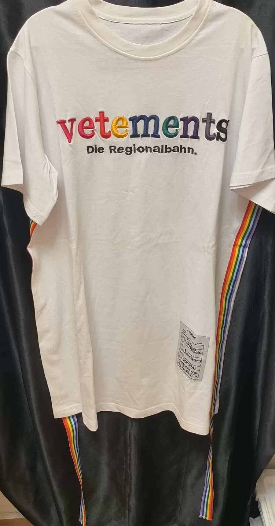 совершенно новый!Длинная футболка с вышивкой Vetements с круглым вырезом