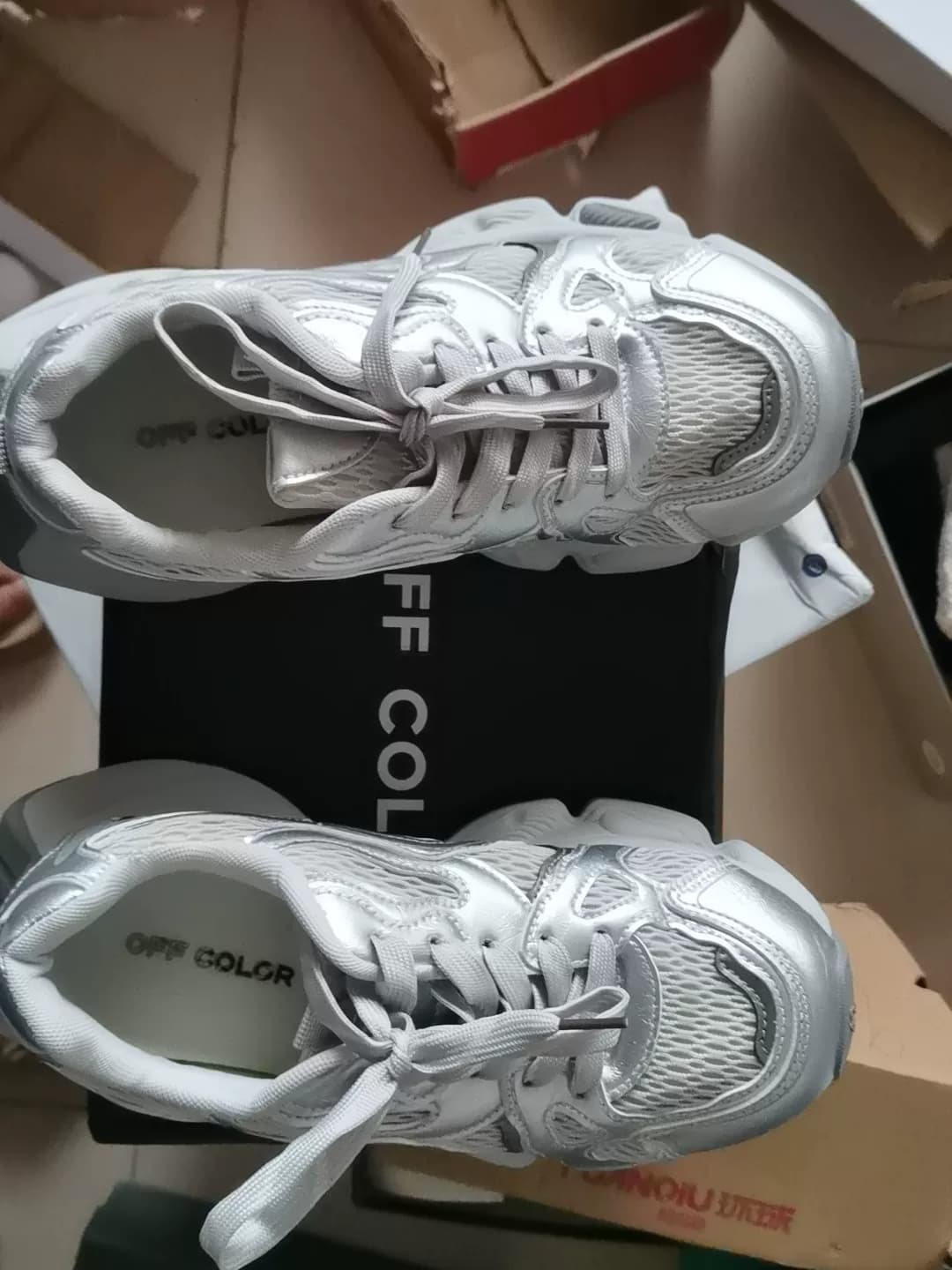 Туфли silver daddy 39 размера, совершенно новые и не ношенные, в оригинальной коробке, и они хорошо сохранились. Реальный снимок соответствует изобра…