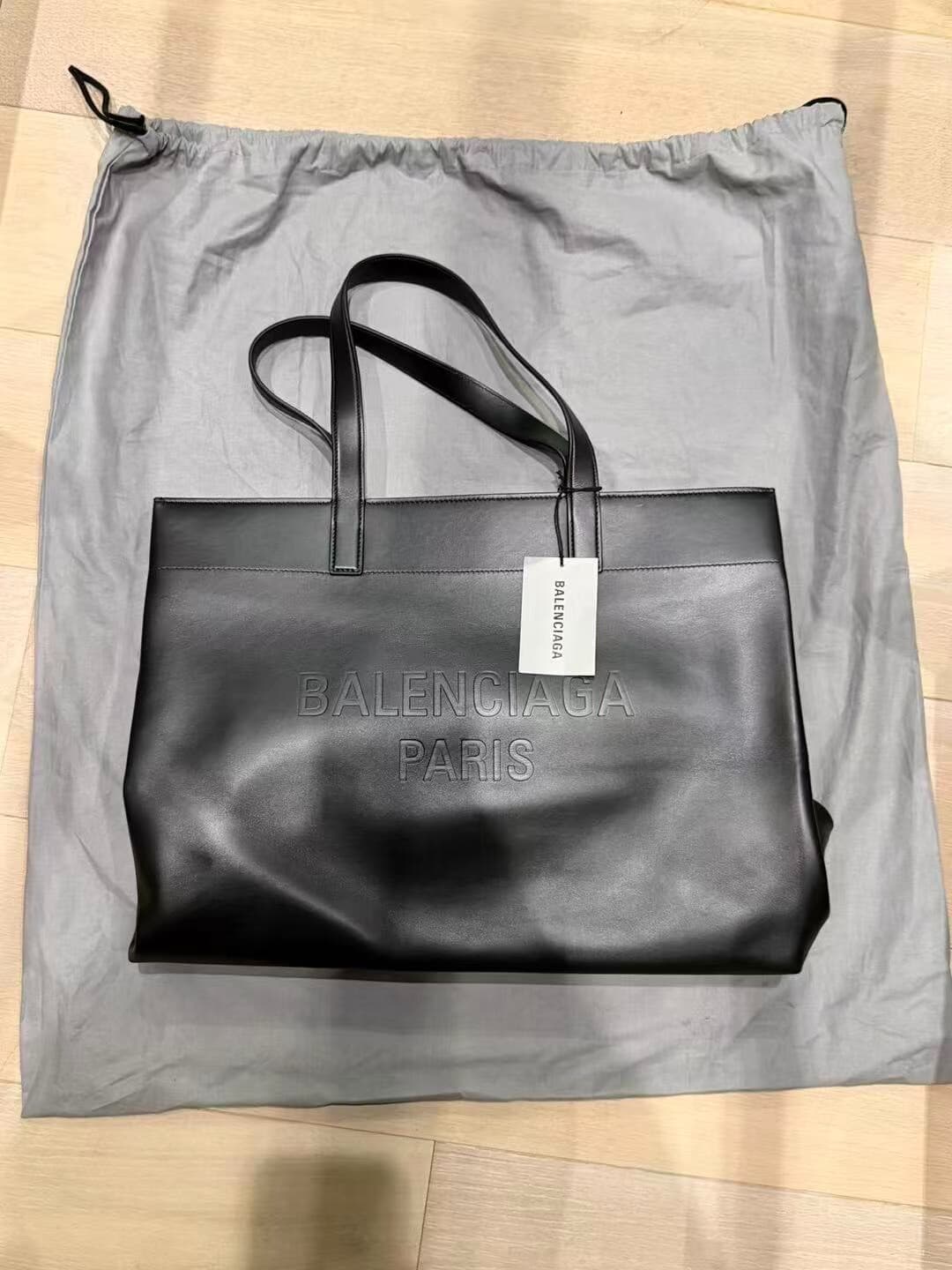 Весенне-летняя сумка-тоут Balenciaga 24 с тиснением в виде букв на новый год