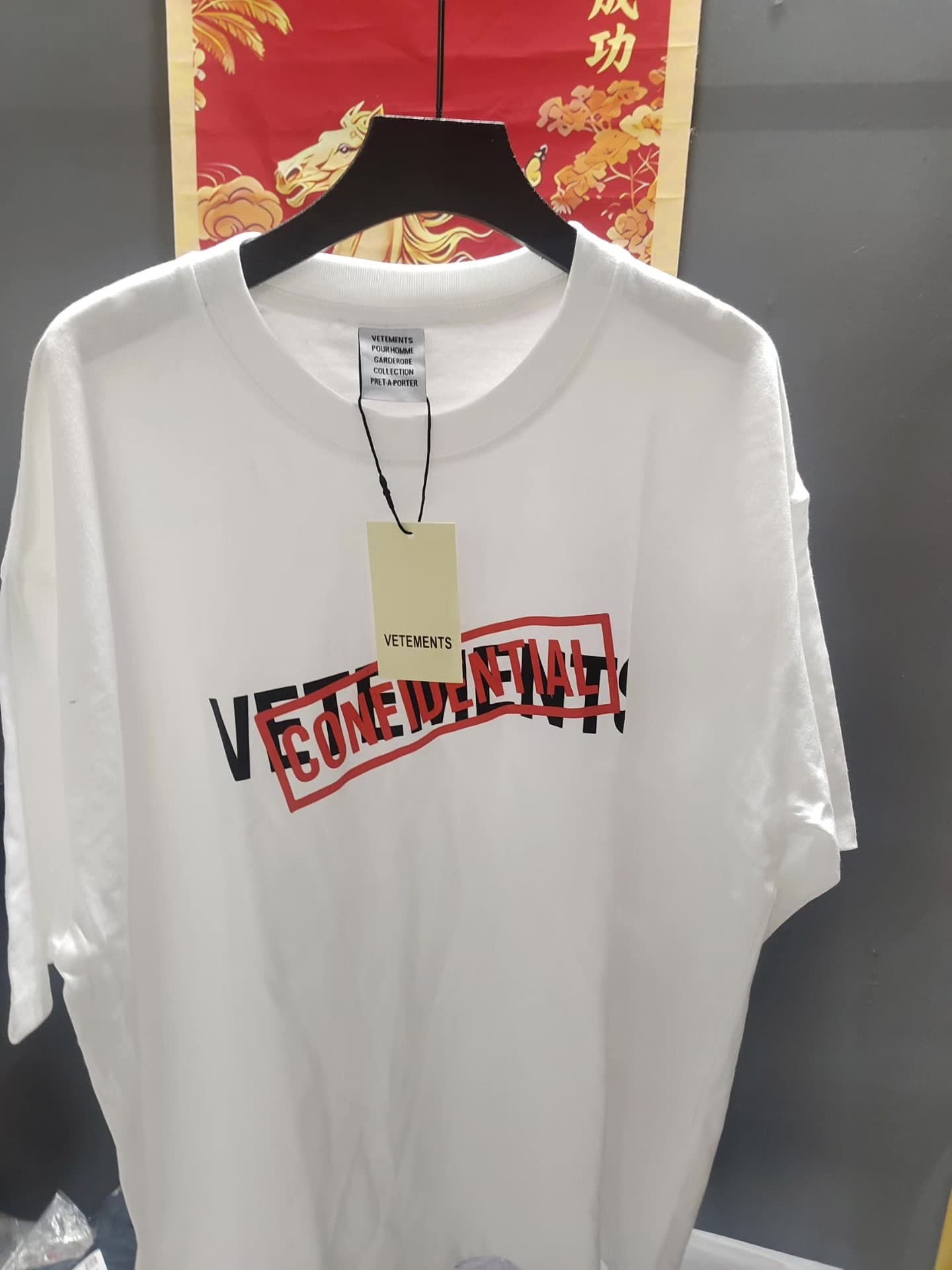 Футболка с коротким рукавом с принтом Real shot VETEMENTS confidential, белая, абсолютно новая, с биркой
