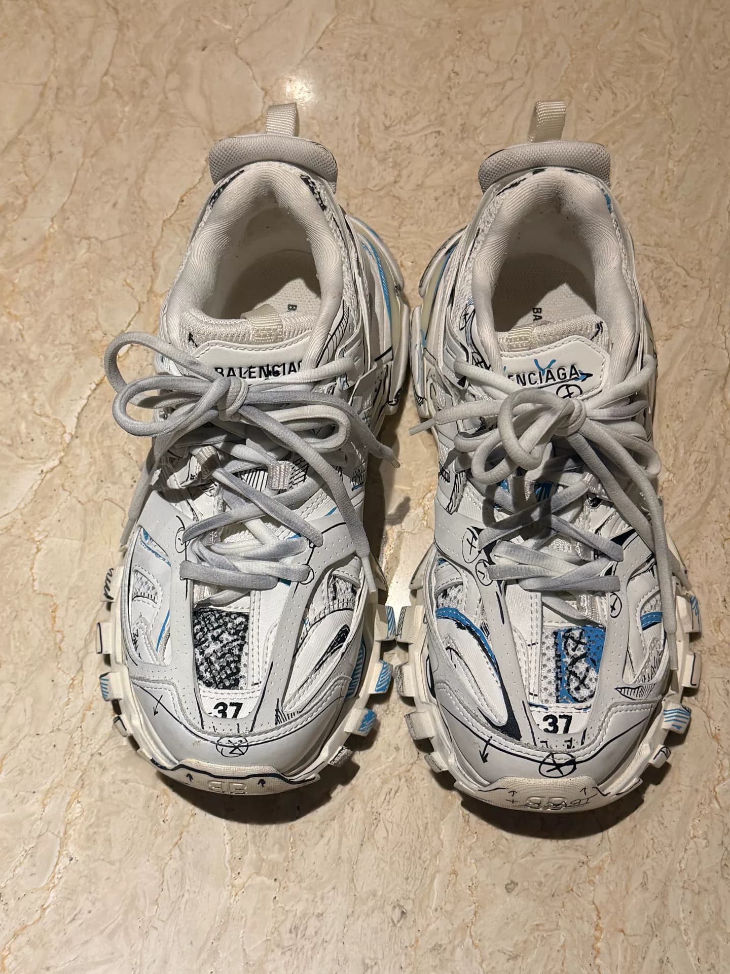 Balenciaga Balenciaga, трек 1.