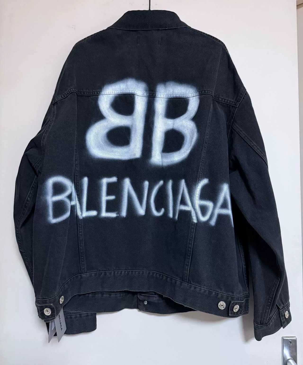 Оригинальная джинсовая куртка Balenciaga classic graffiti, размер XS, абсолютно новая и не ношенная, покупки в приложении были приостановлены