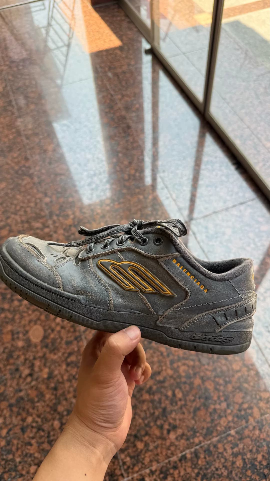 Balenciaga Баленсиага хэмптонс серый 40