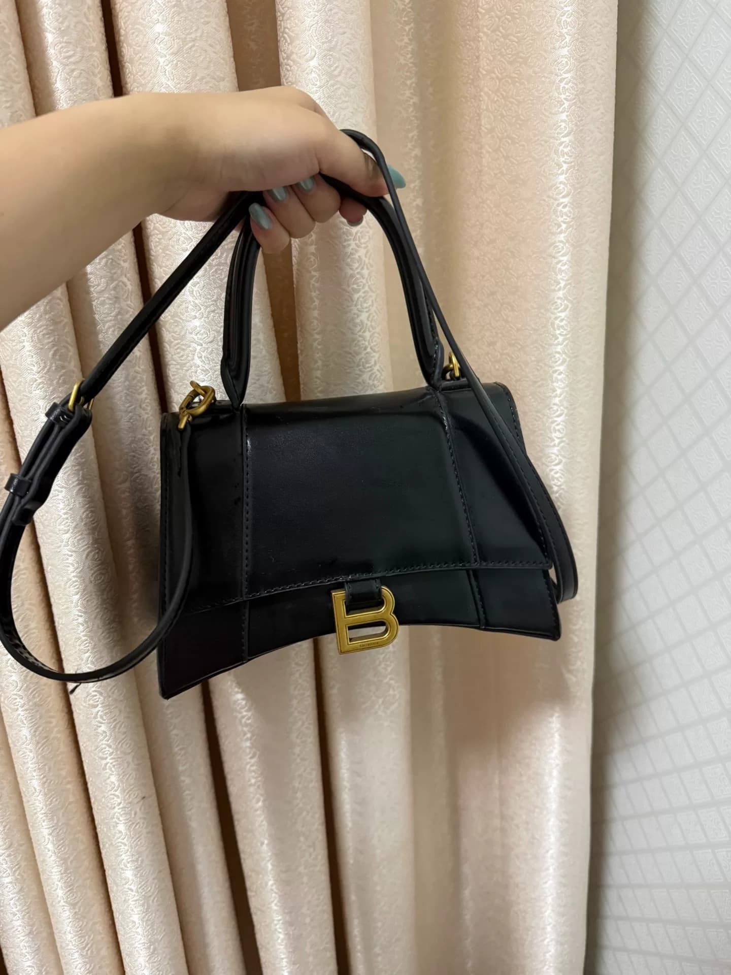 Непромокаемая сумка Balenciaga Balenciaga Black Sands, размер S, классическая черная глянцевая воловья кожа