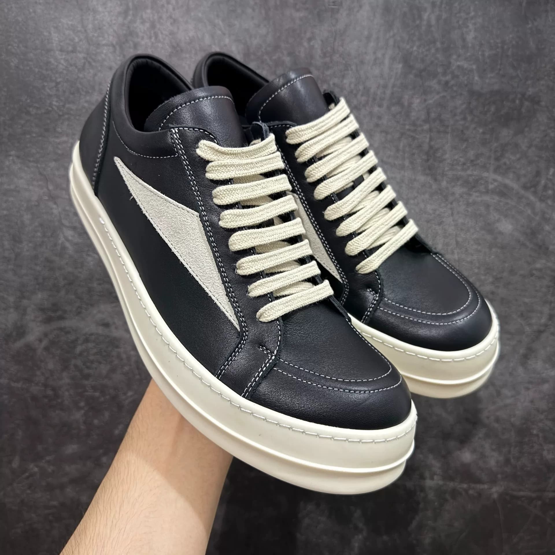 Мужская и женская коллекция Independent RO Owens Rick Owens main line с глубоким вырезом и темной классикой для хай-стрит