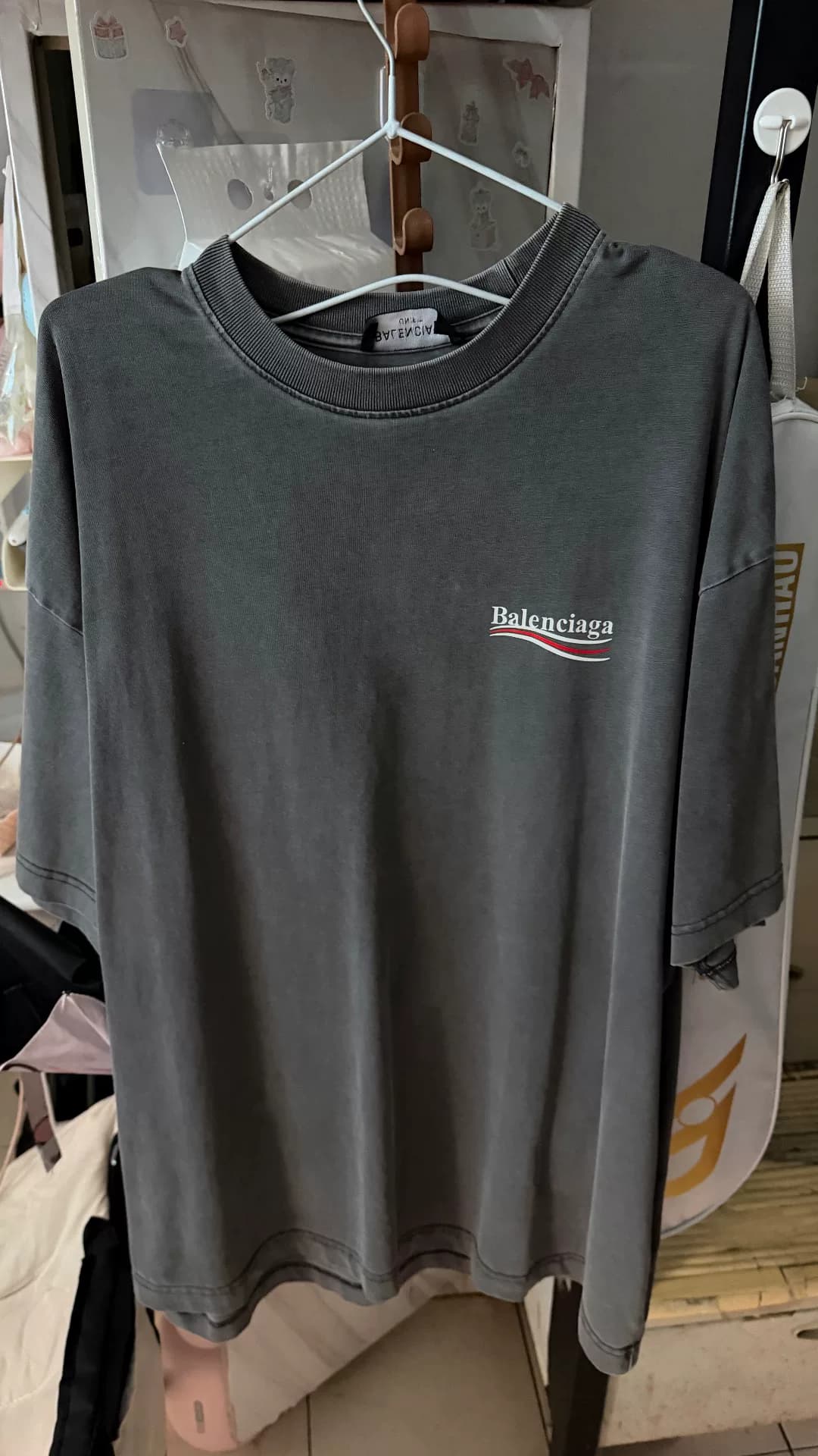 Balenciaga Футболка Balenciaga с короткими рукавами, темно-серая, свободного кроя
