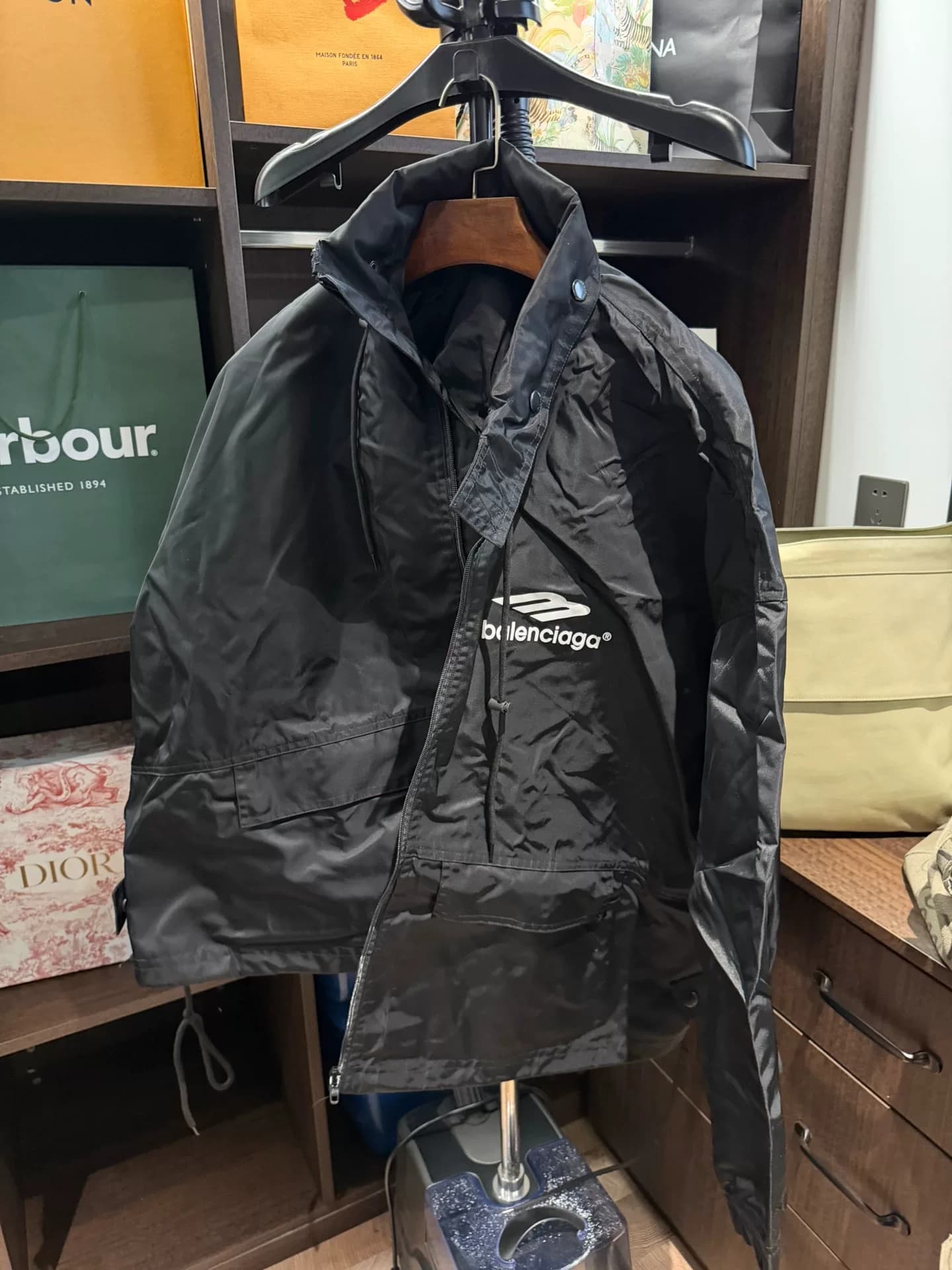 Куртка Balenciaga jacket специальная цена при оформлении первоначального заказа от 500 долларов Мне нравится общаться в приватном режиме