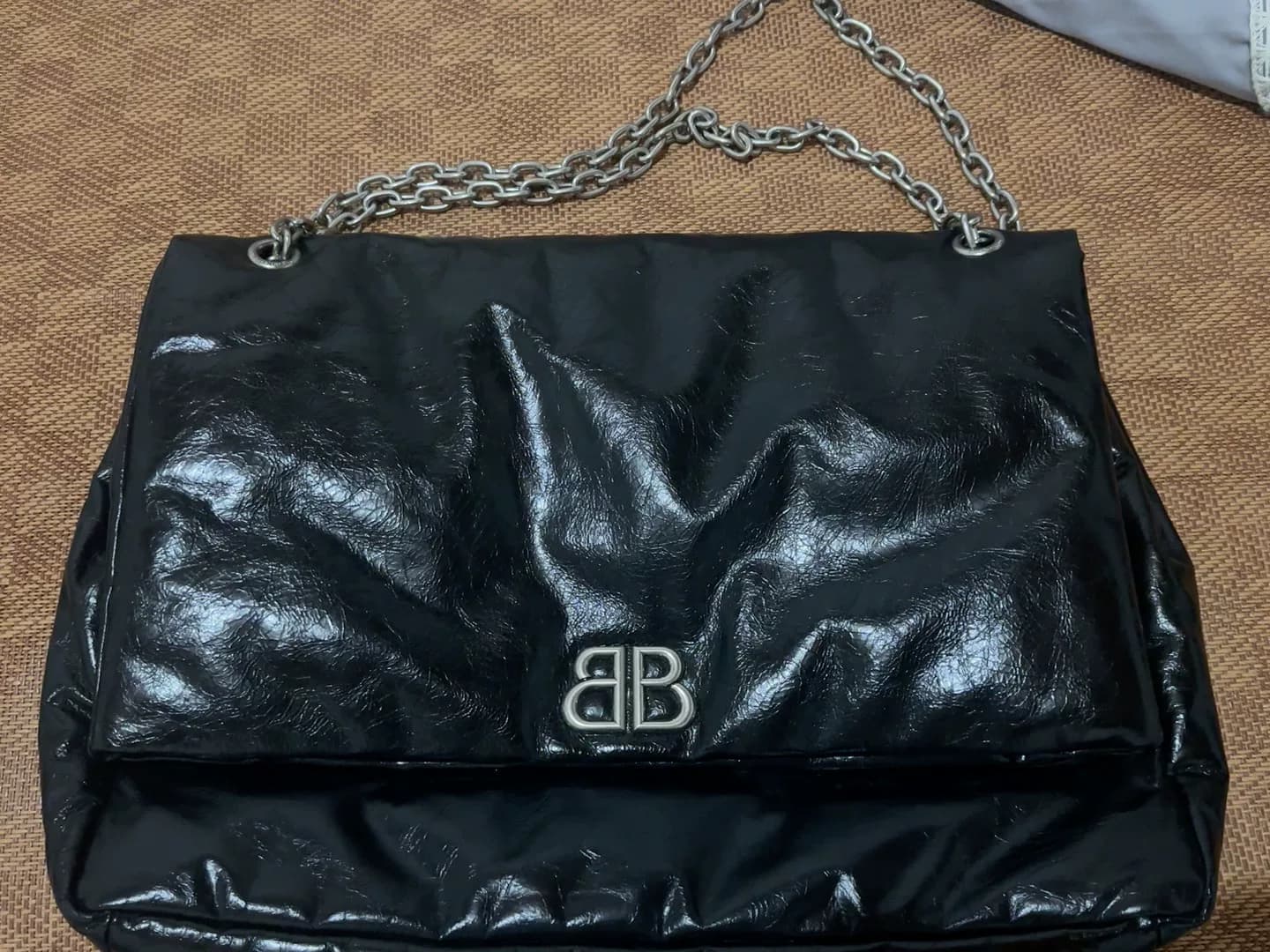 Сумку Balenciaga Monaco messenger носили один раз, совсем новую, самого большого размера
