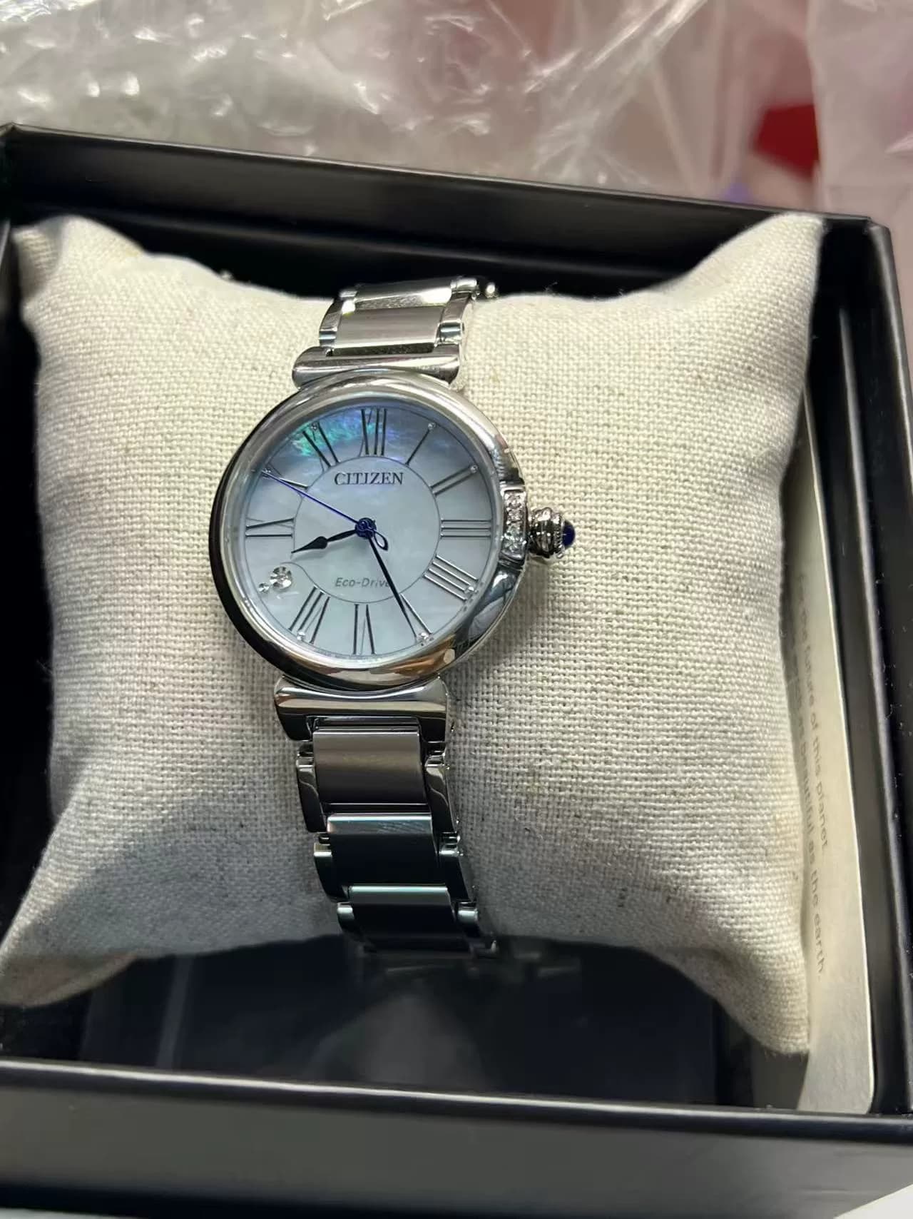 Совершенно новые женские часы Citizen Xiaolinghua EM1060-87N, у меня есть запись о покупке, я их не носила