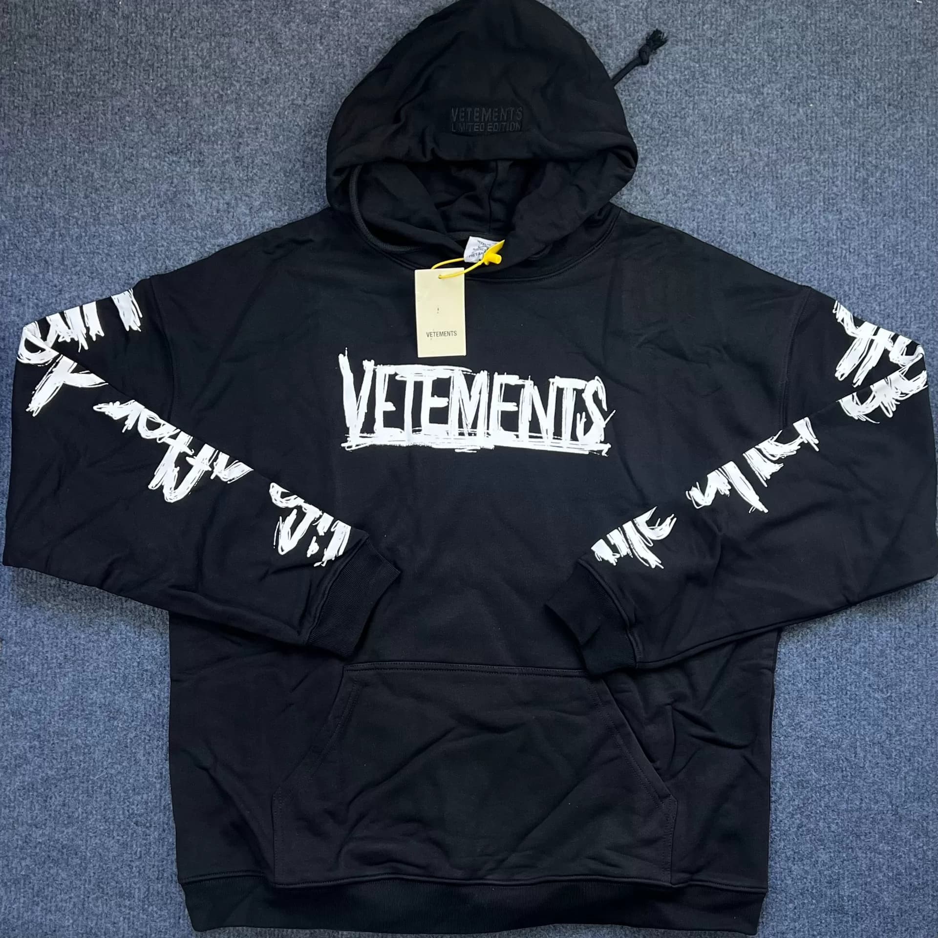 Осенне-зимний тур VTM VETEMENTS V122 по новому миру граффити