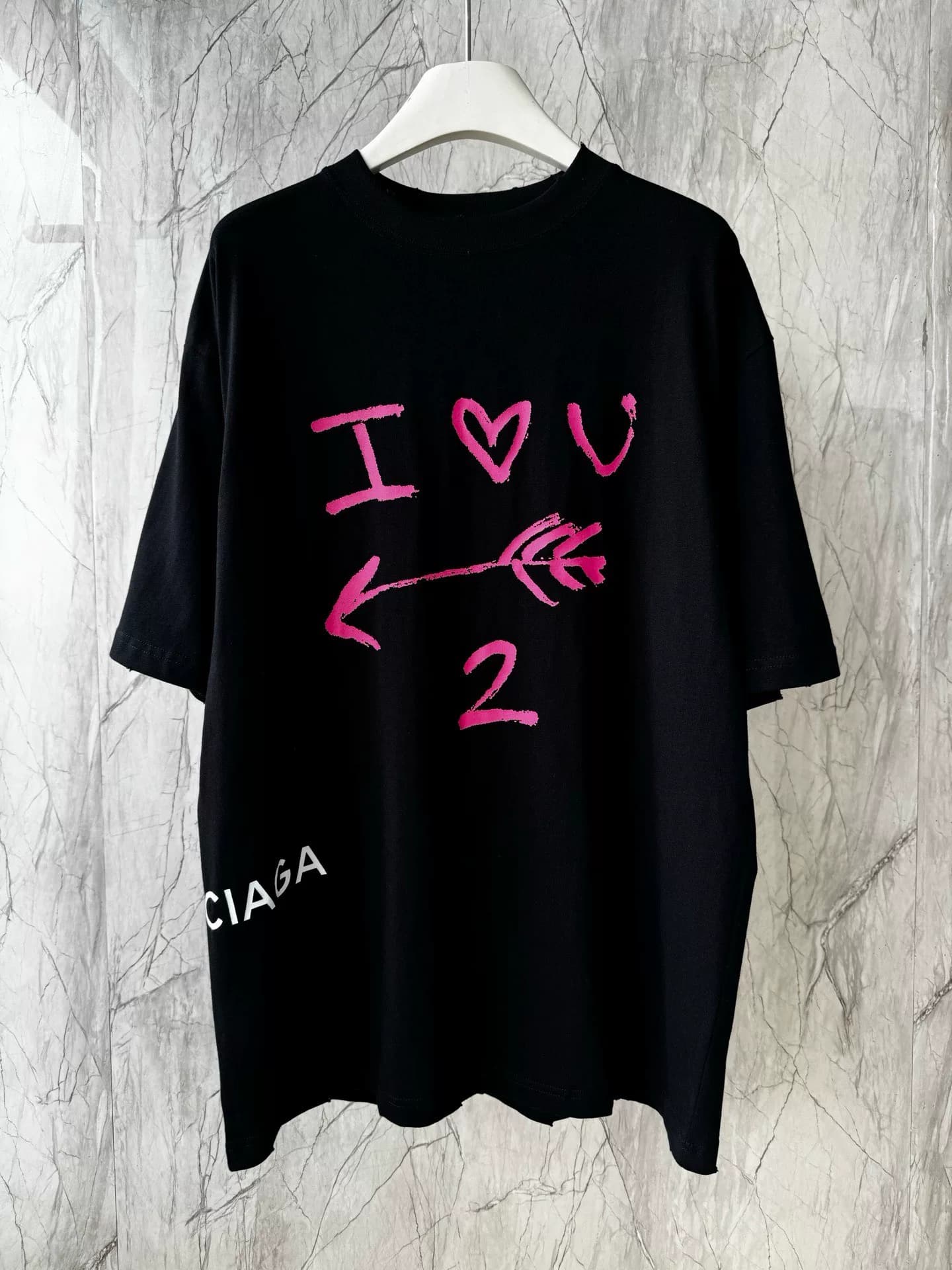 Футболка Tanabata limited с короткими рукавами, черная, принт со стрелкой I LOVE U на груди, талия сбоку