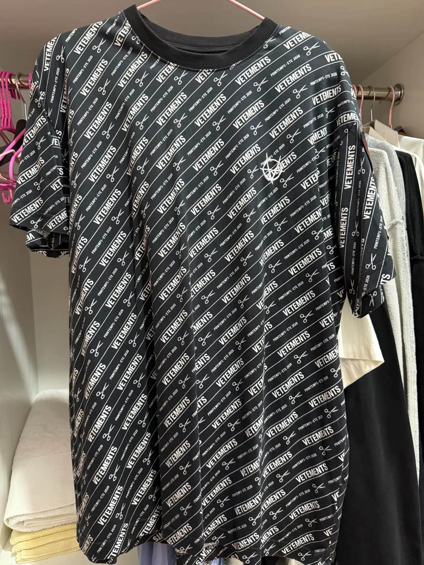 Футболка с короткими рукавами из натуральной кожи VETEMENTS, черная, размер S 165, чистый хлопок