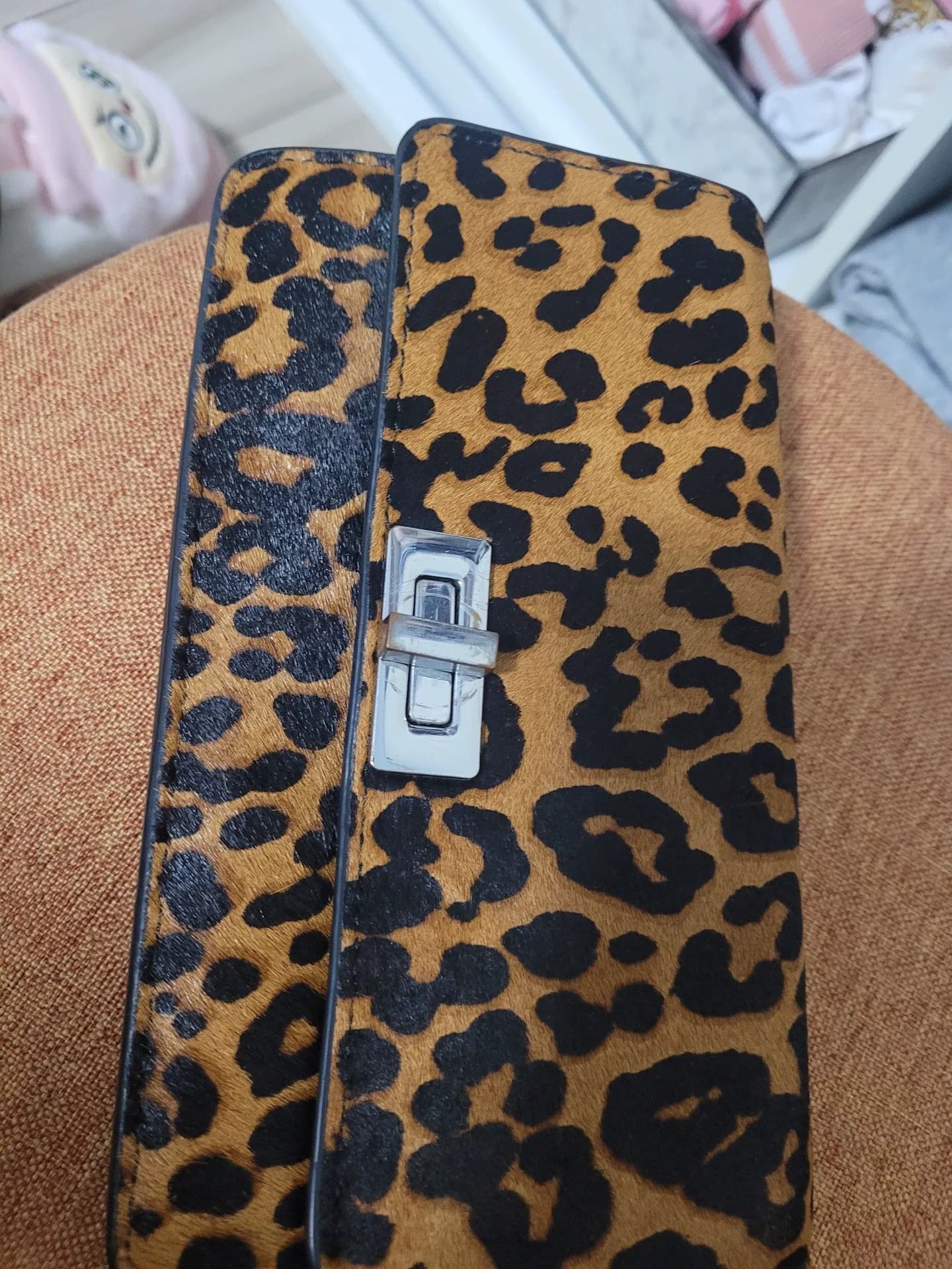 Сумка ZARA с леопардовым принтом, приобретенная на кассе торгового центра, гарантирует подлинность.Черный край + леопардовая строчка, цепочка
