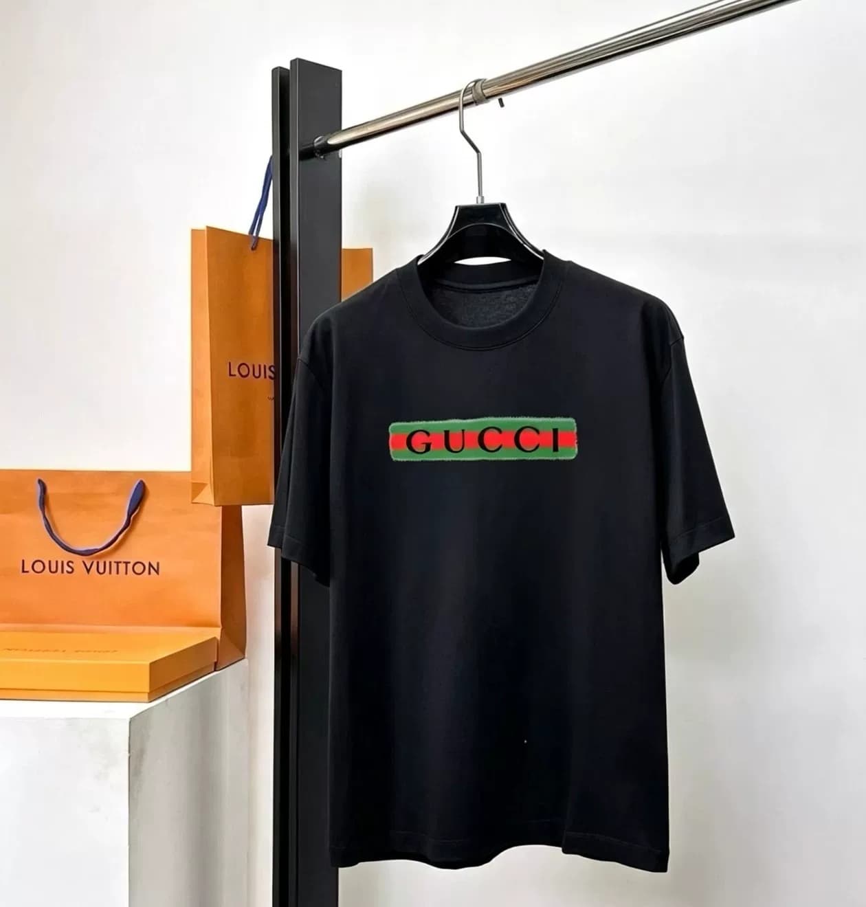 Футболка с логотипом GUCCI в стиле Gucci с короткими рукавами