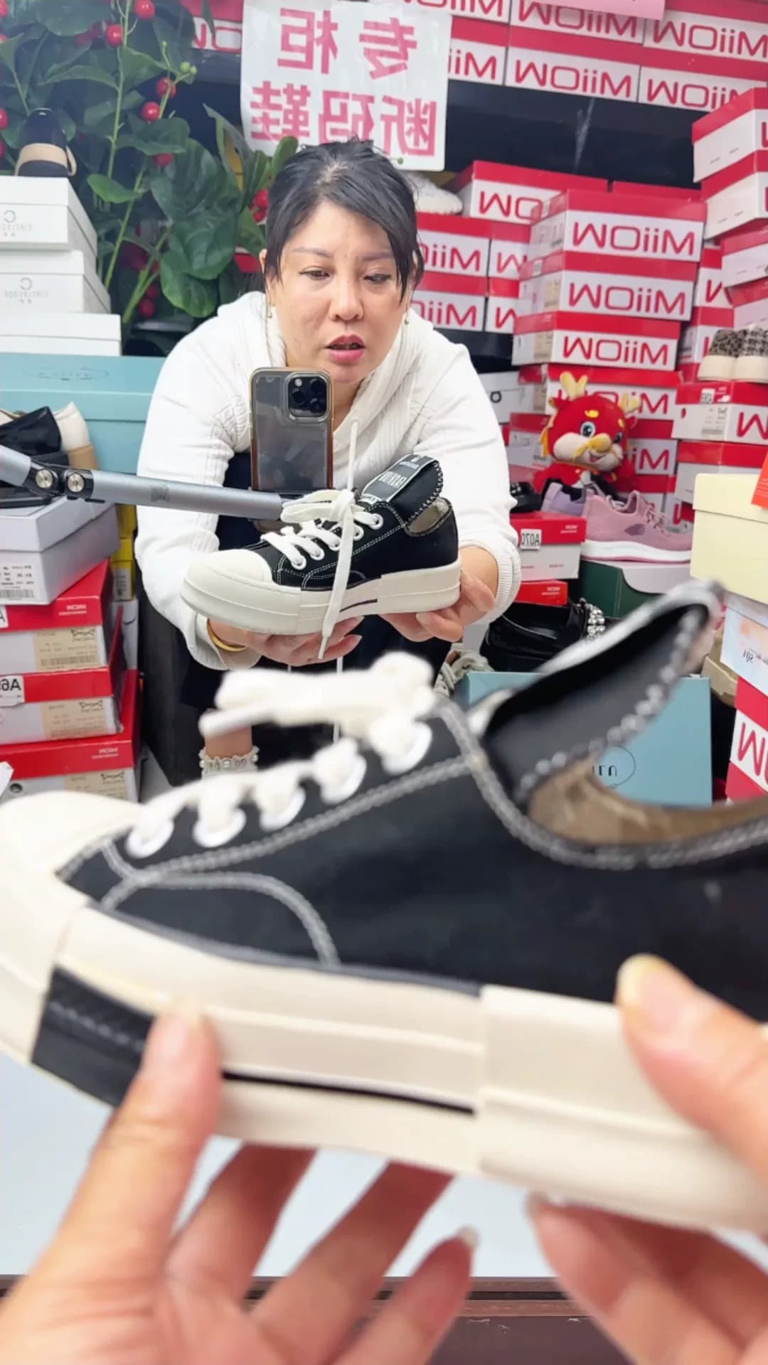 Почти совершенно новые парусиновые туфли Rick Owens x Converse от совместного бренда Rick Owens x Converse с низким берцем, одинакового стиля для муж…