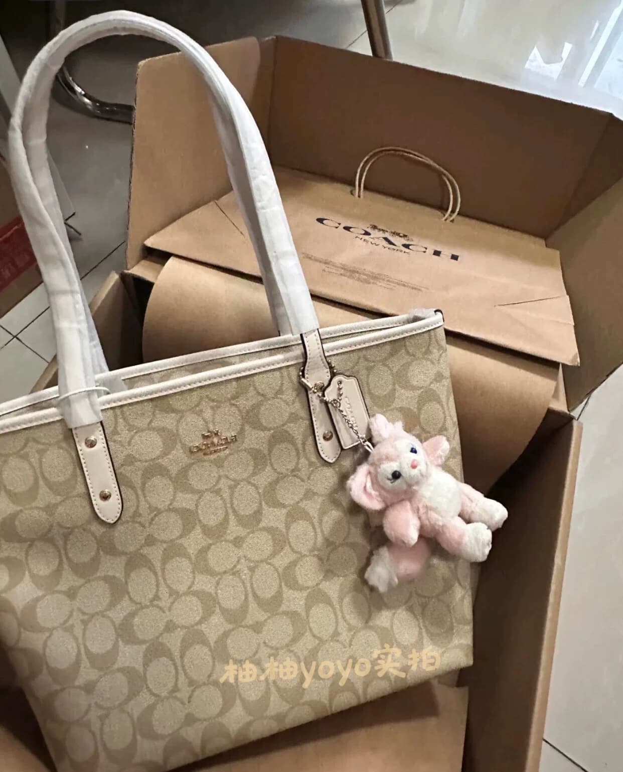 Совершенно новая сумка Coach Ole Coach Coach City30 с белым молоком и чаем на молнии single
